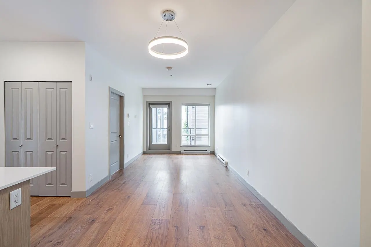 307 6968 Royal Oak Avenue