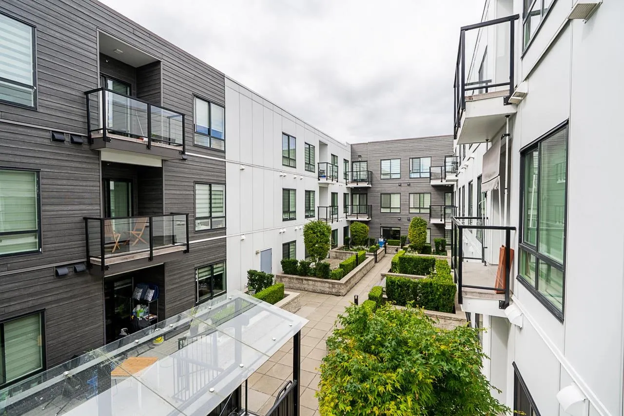 307 6968 Royal Oak Avenue