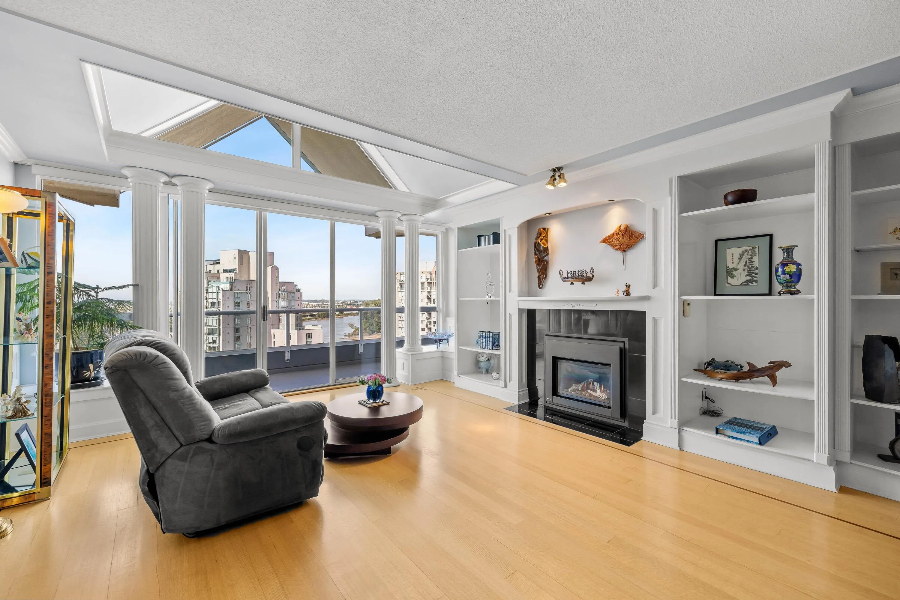 2002 1245 Quayside Drive