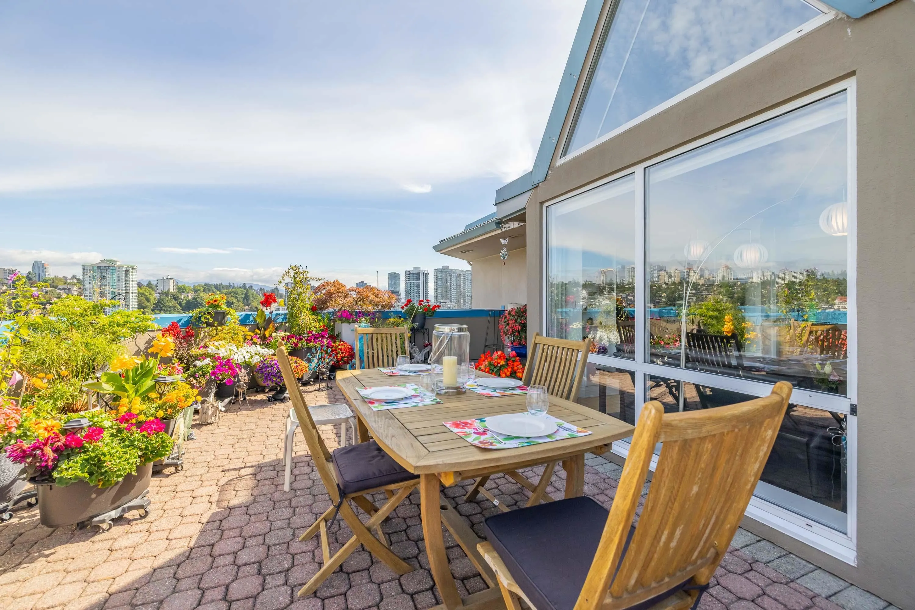 2002 1245 Quayside Drive