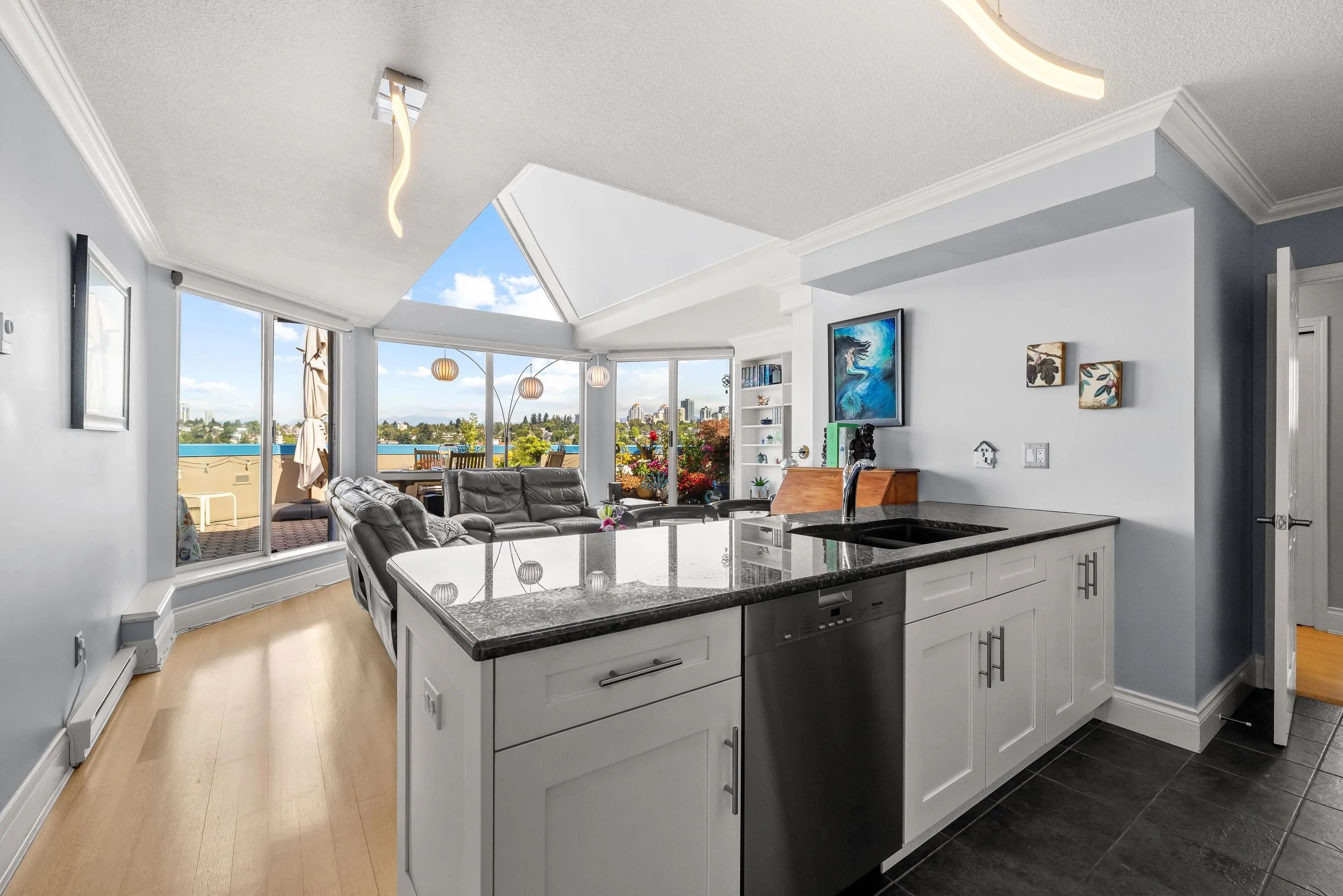 2002 1245 Quayside Drive