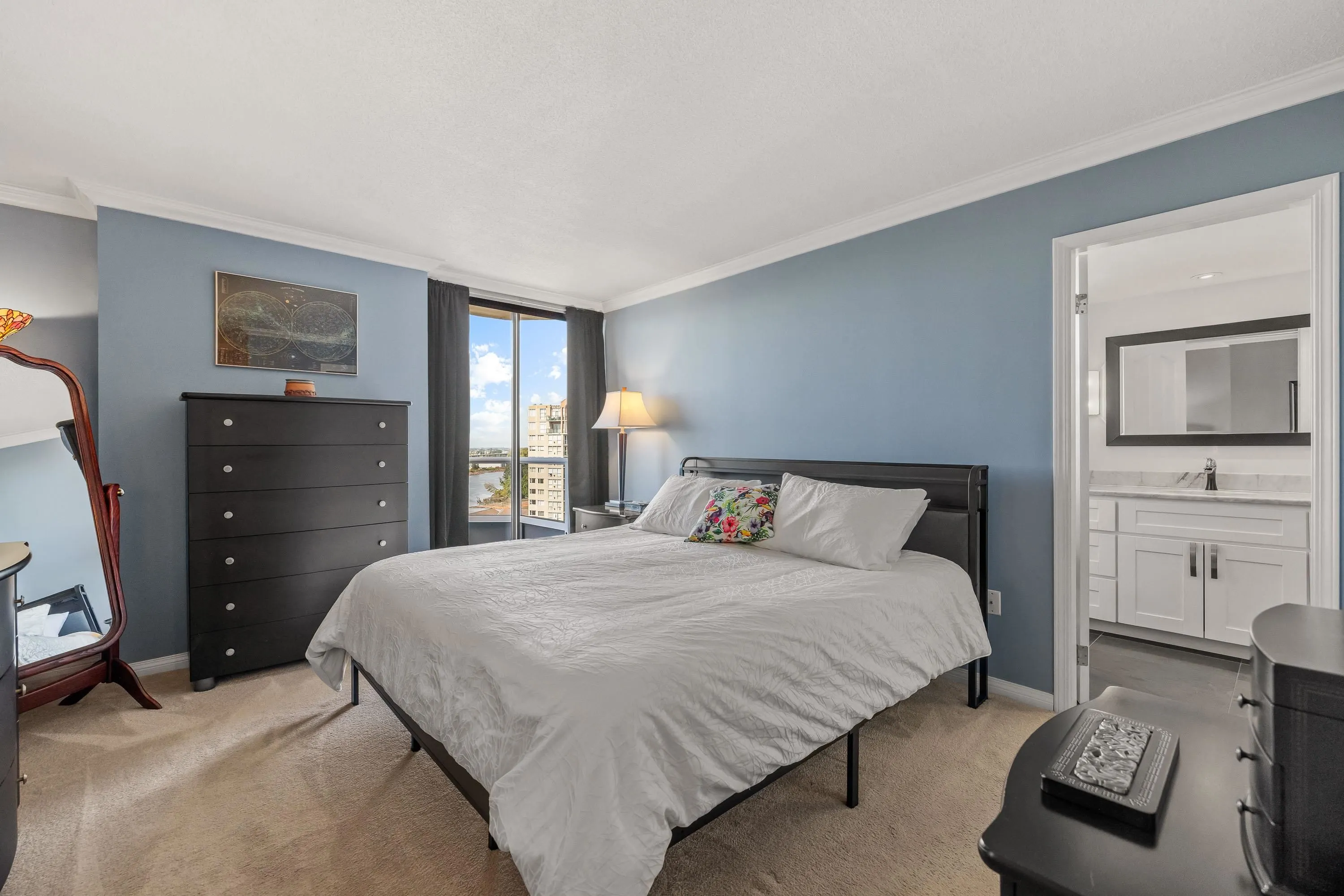 2002 1245 Quayside Drive