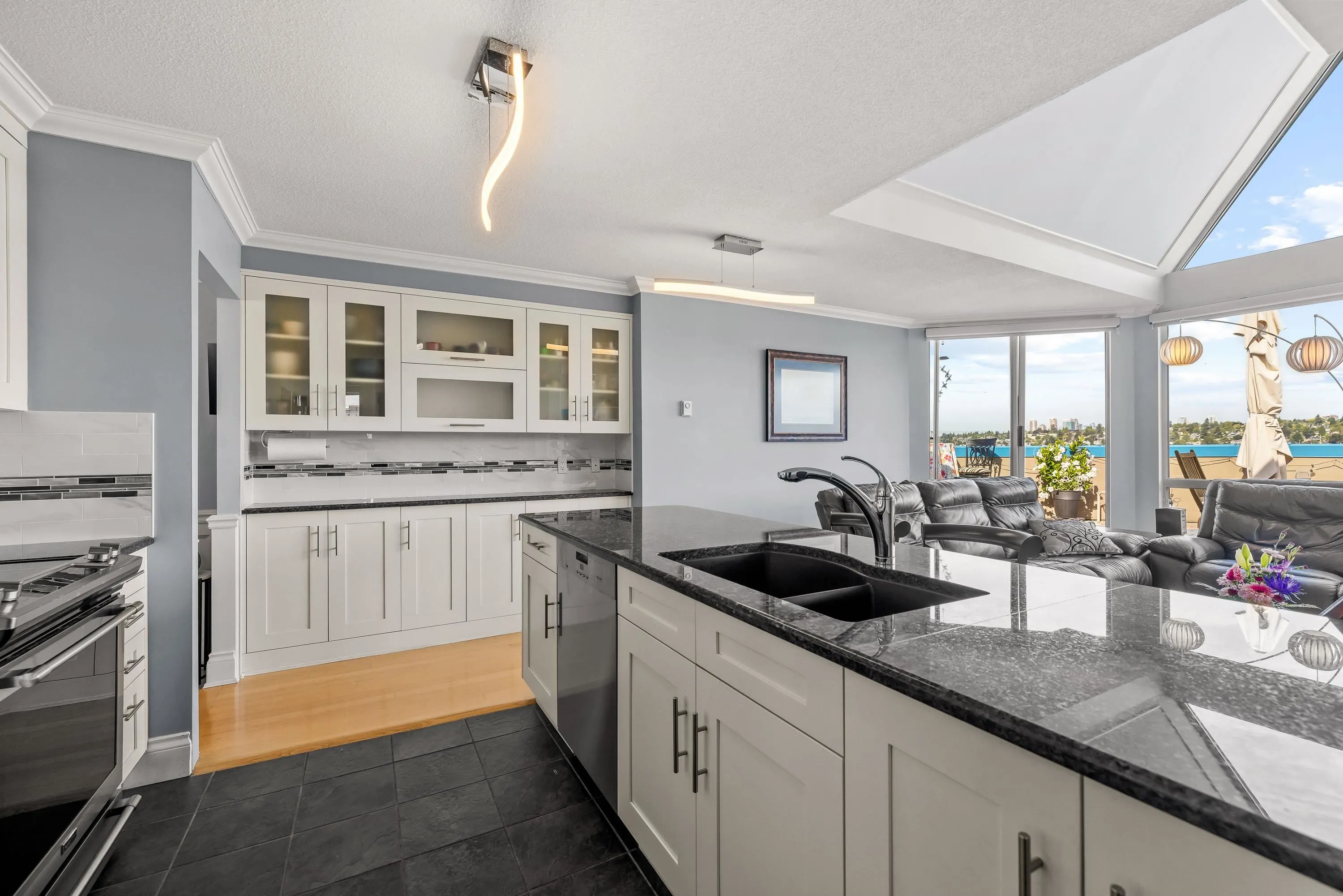 2002 1245 Quayside Drive