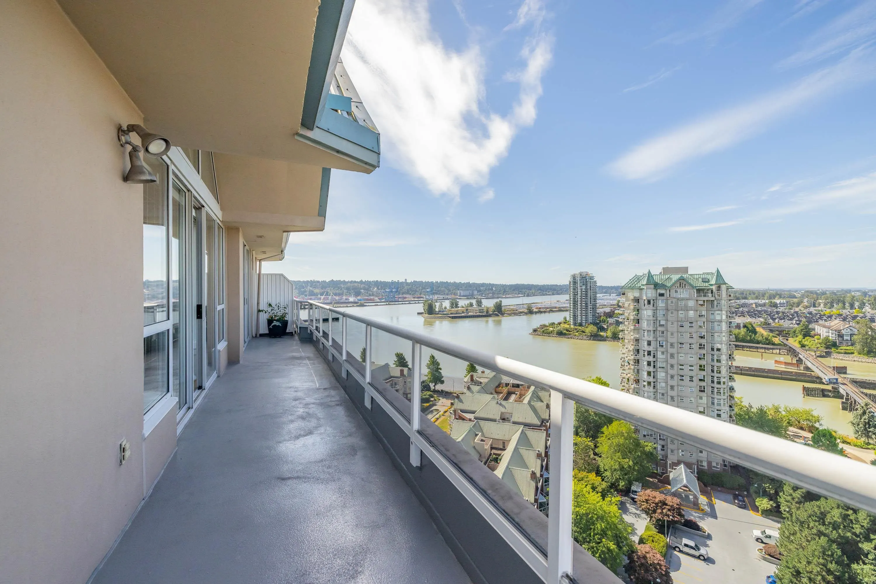 2002 1245 Quayside Drive