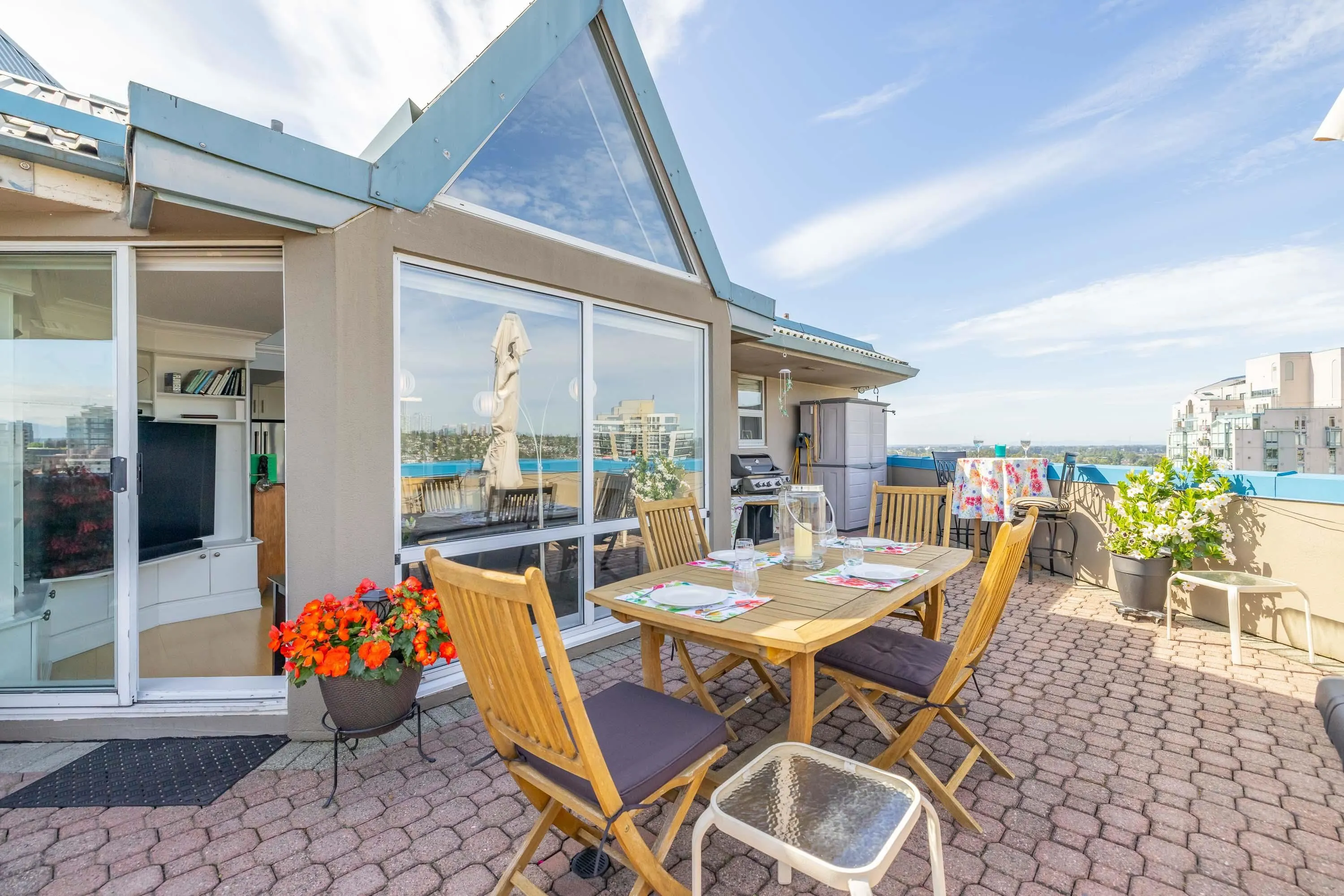 2002 1245 Quayside Drive