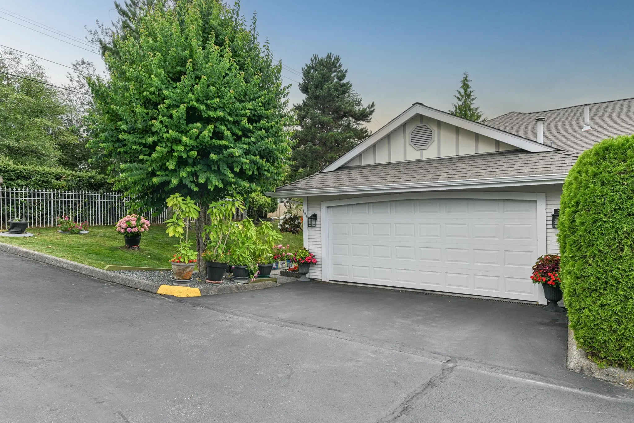 100 20655 88 Avenue