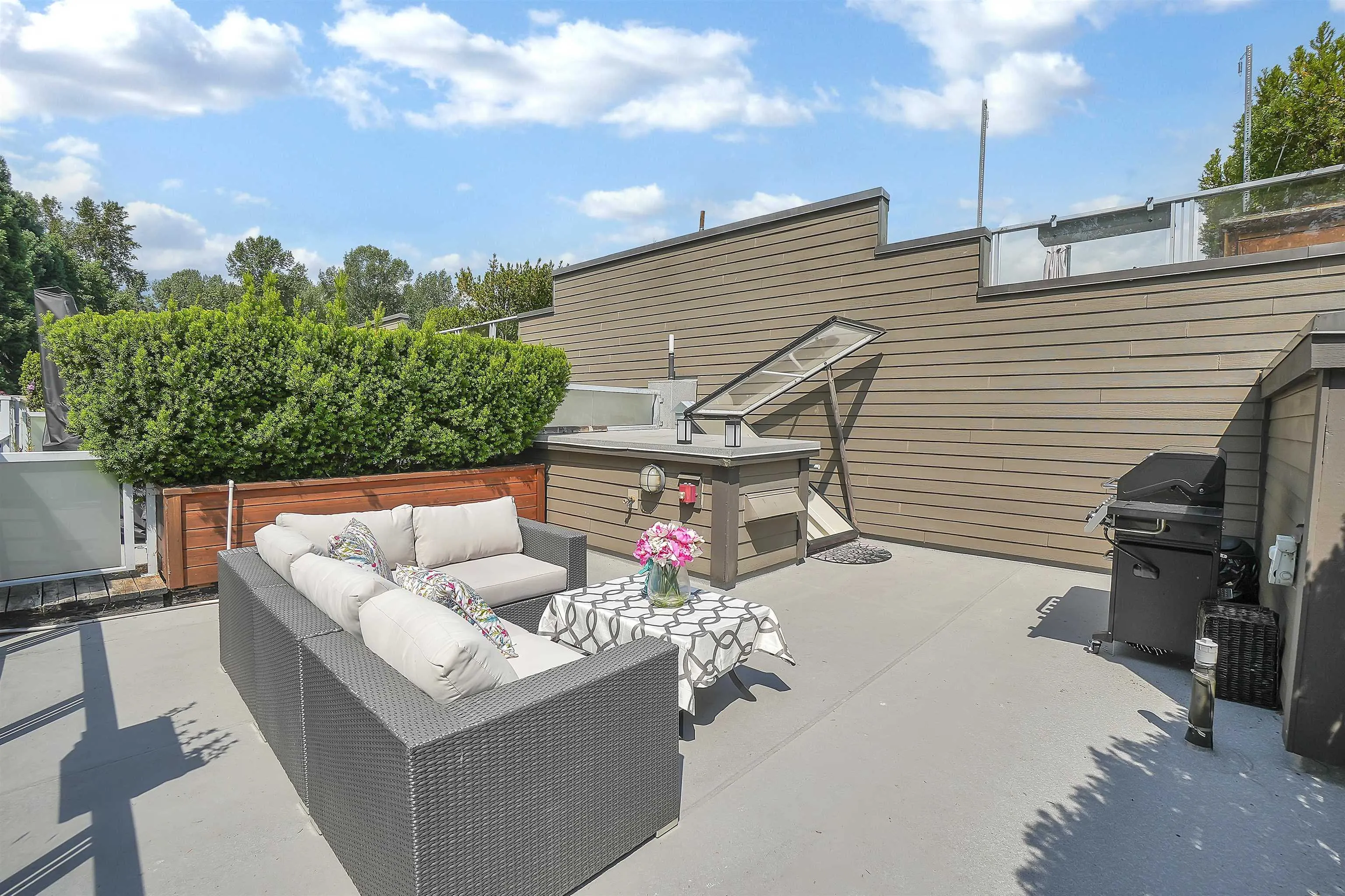 204 735 W 15th Street