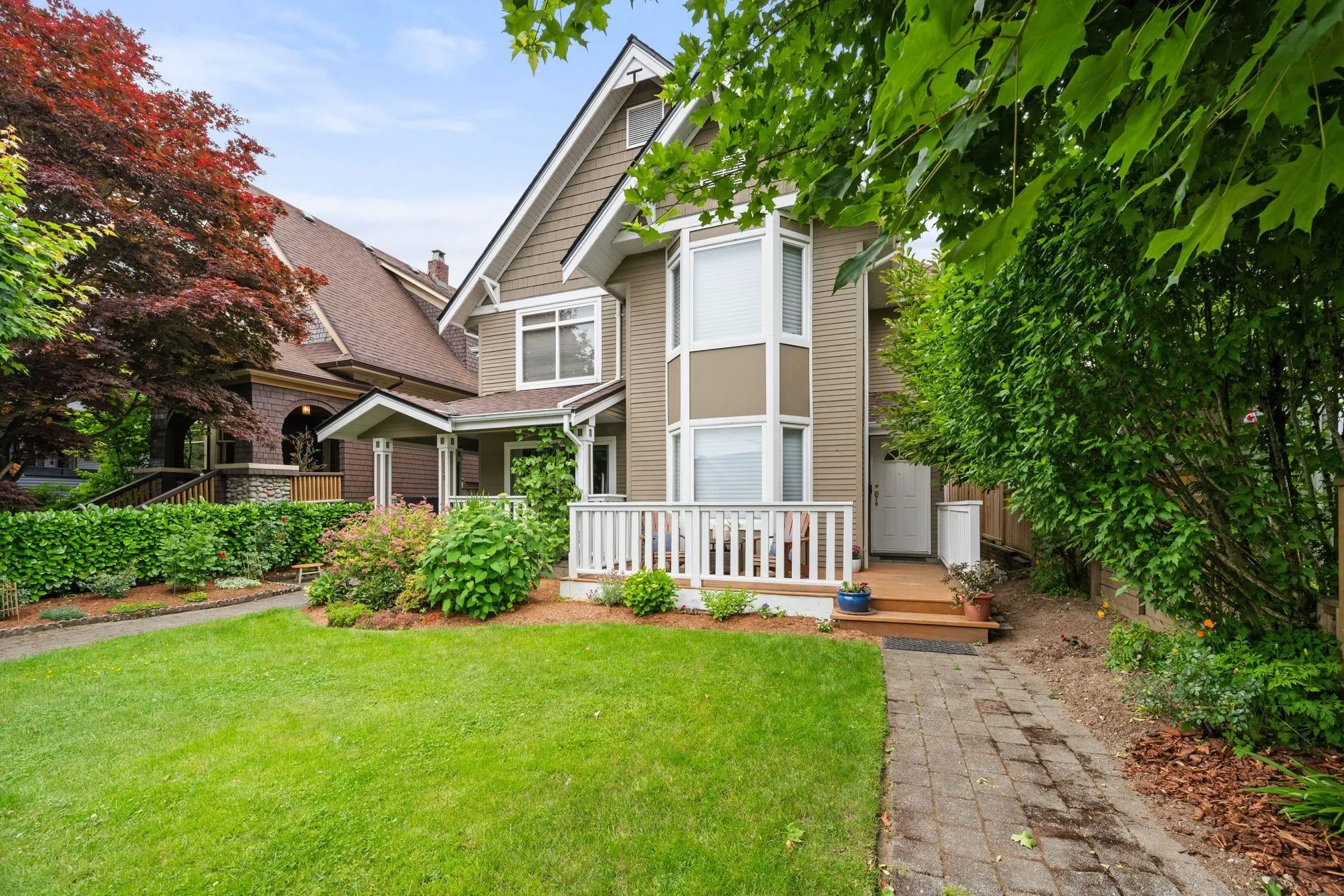 262 E 10th Street