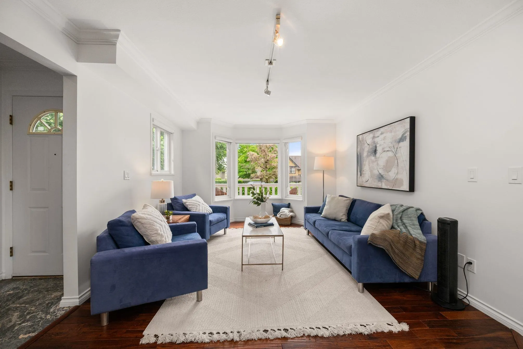 262 E 10th Street