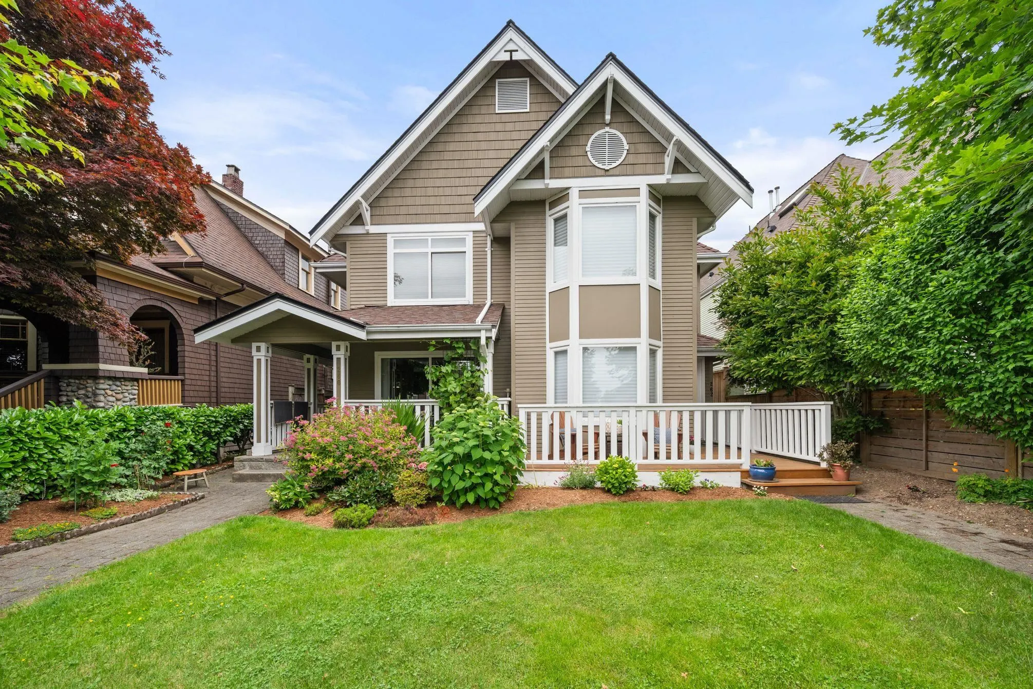 262 E 10th Street