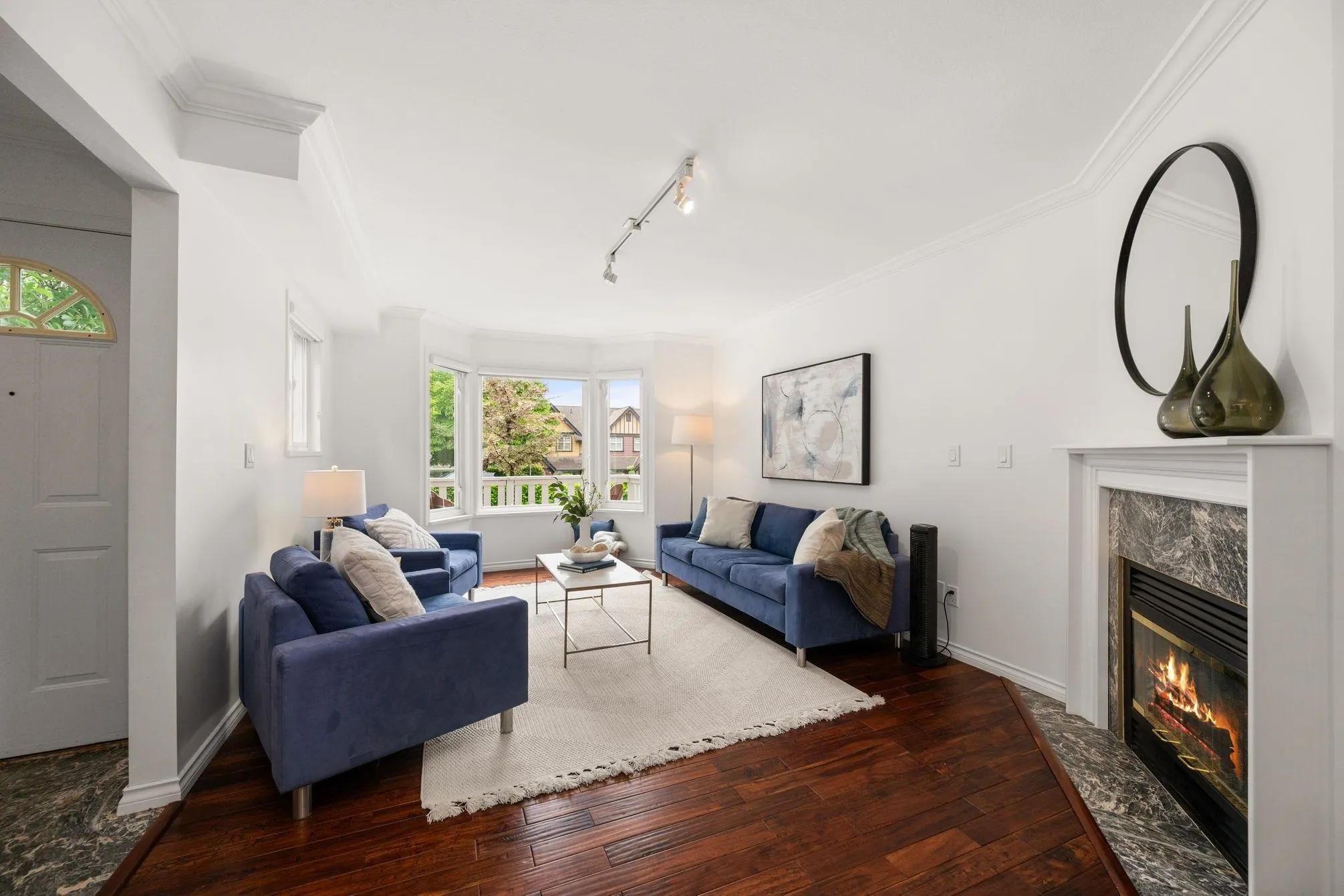 262 E 10th Street