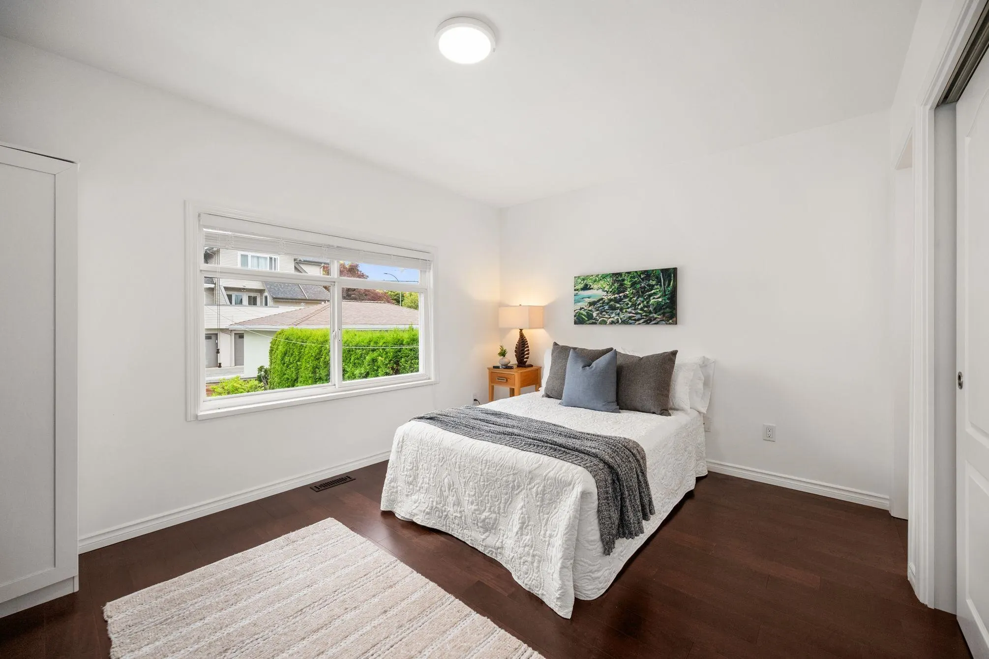 262 E 10th Street