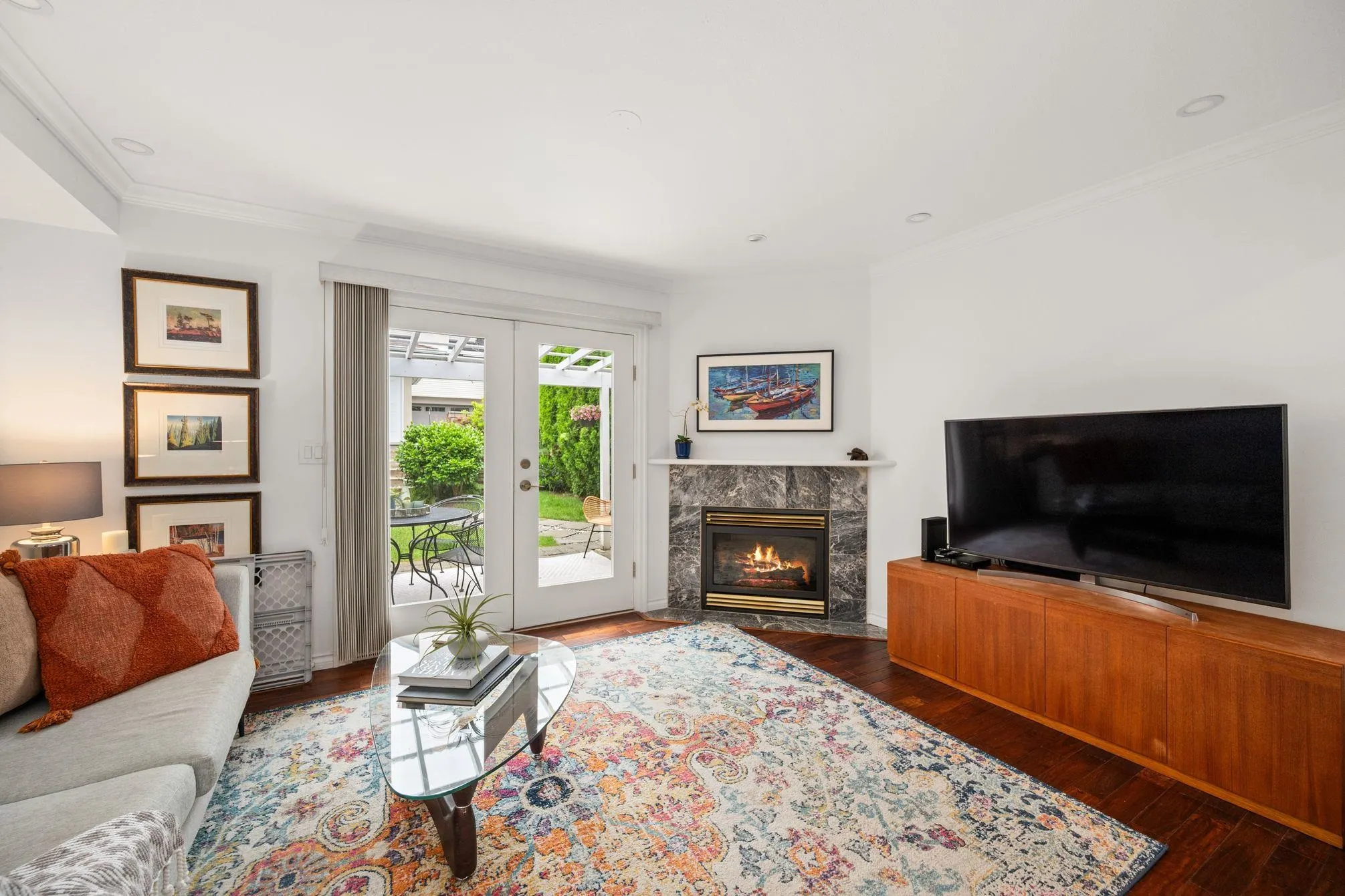 262 E 10th Street