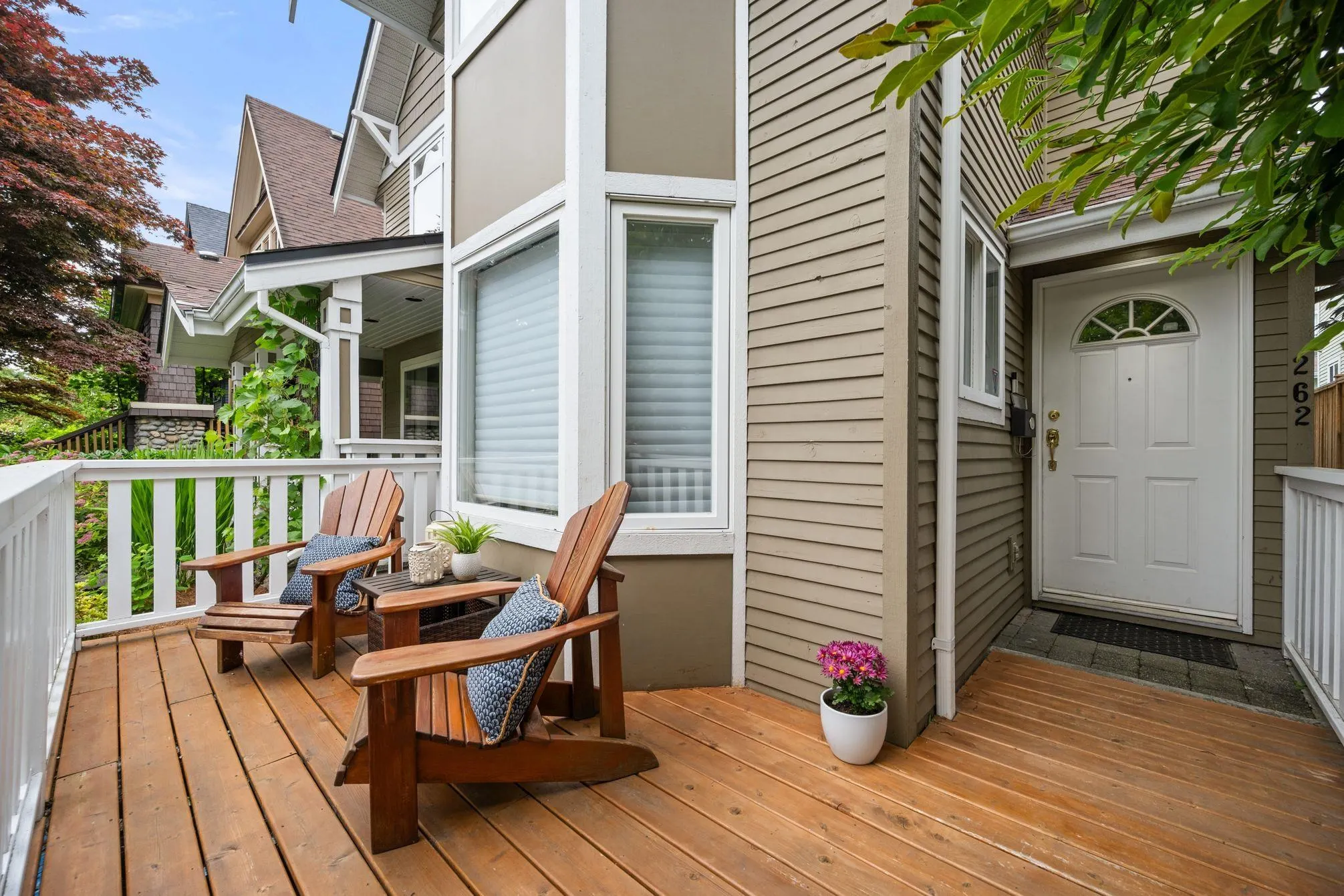 262 E 10th Street