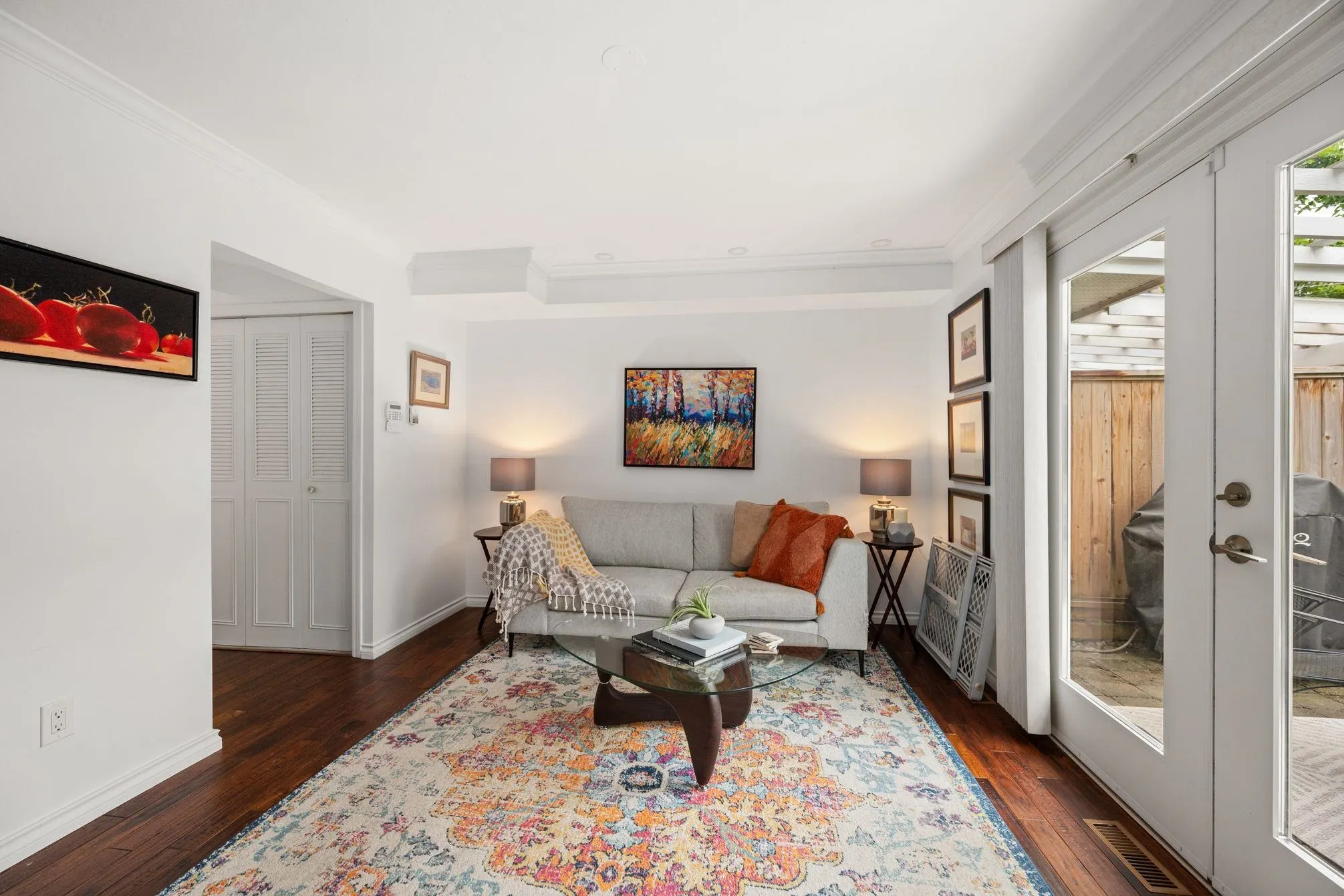 262 E 10th Street