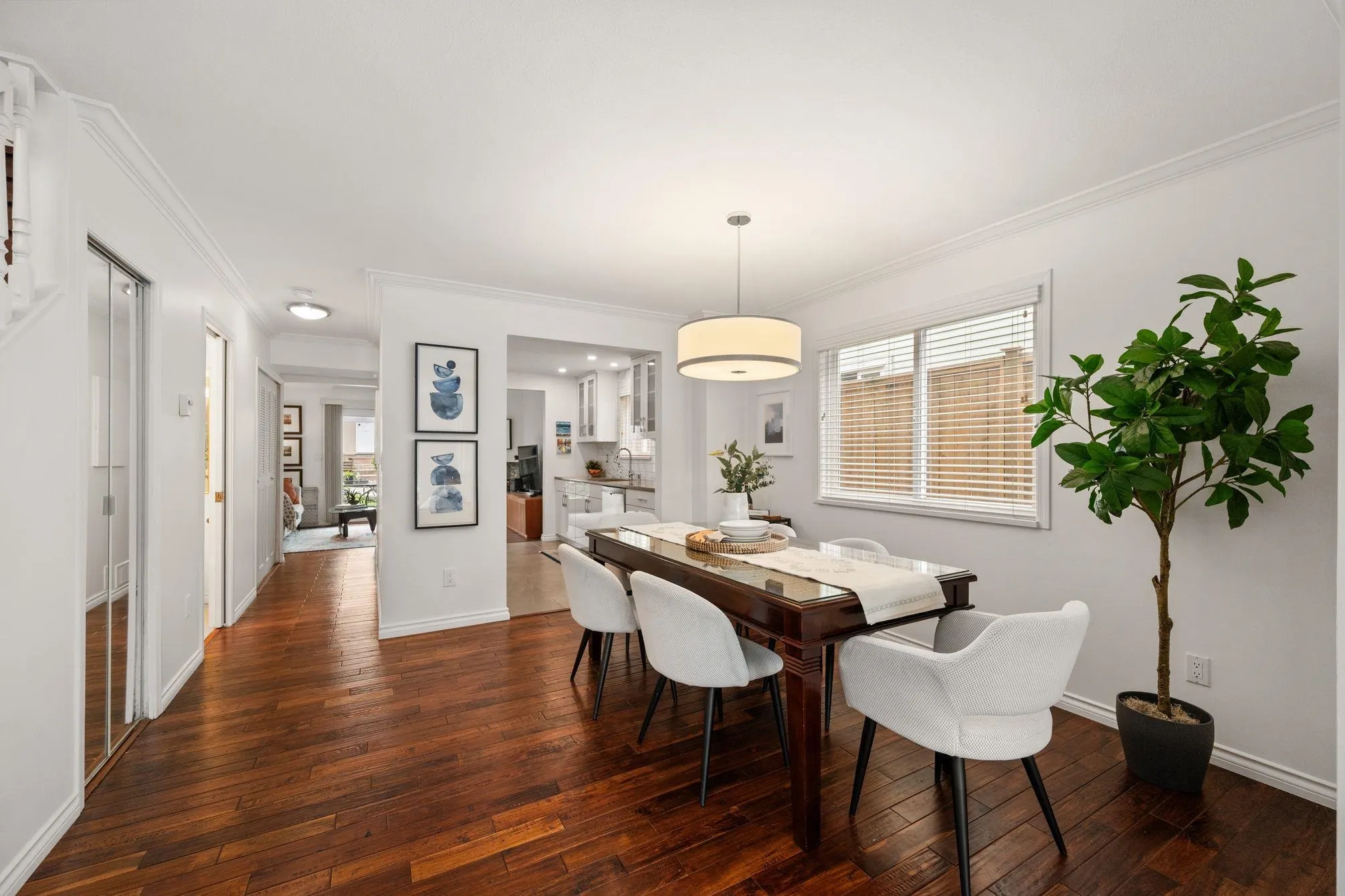 262 E 10th Street