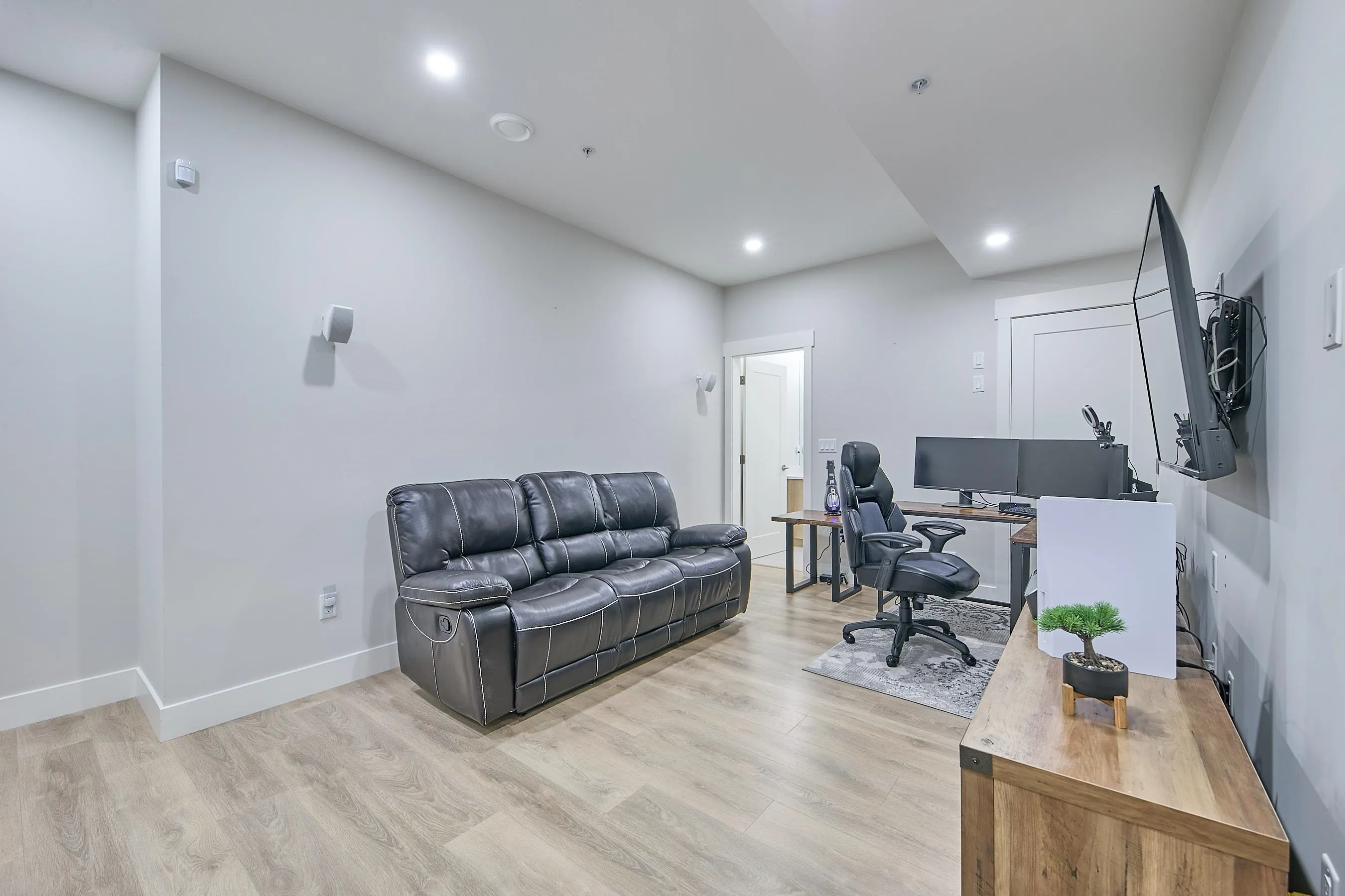 6 23415 Cross Road