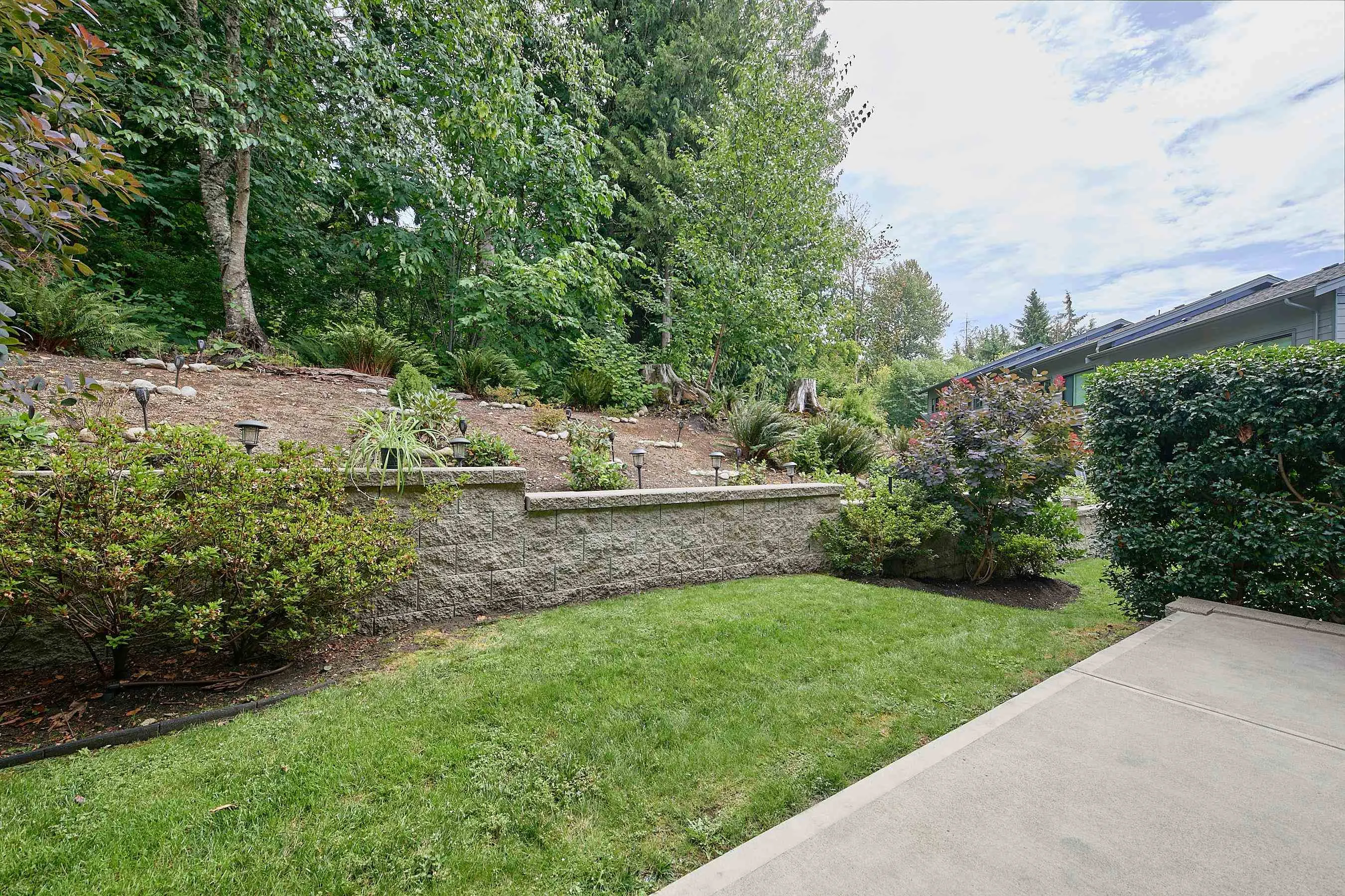 6 23415 Cross Road
