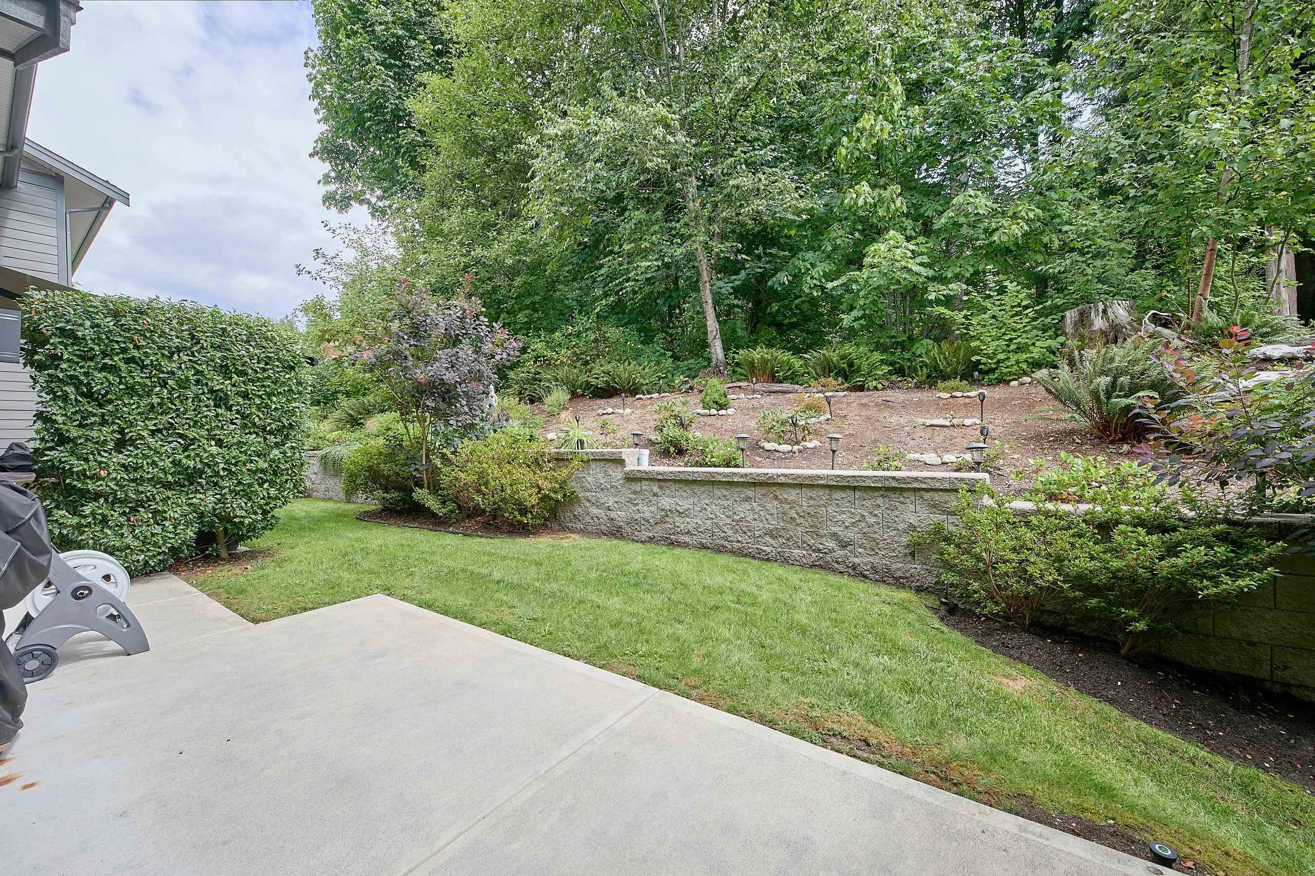 6 23415 Cross Road