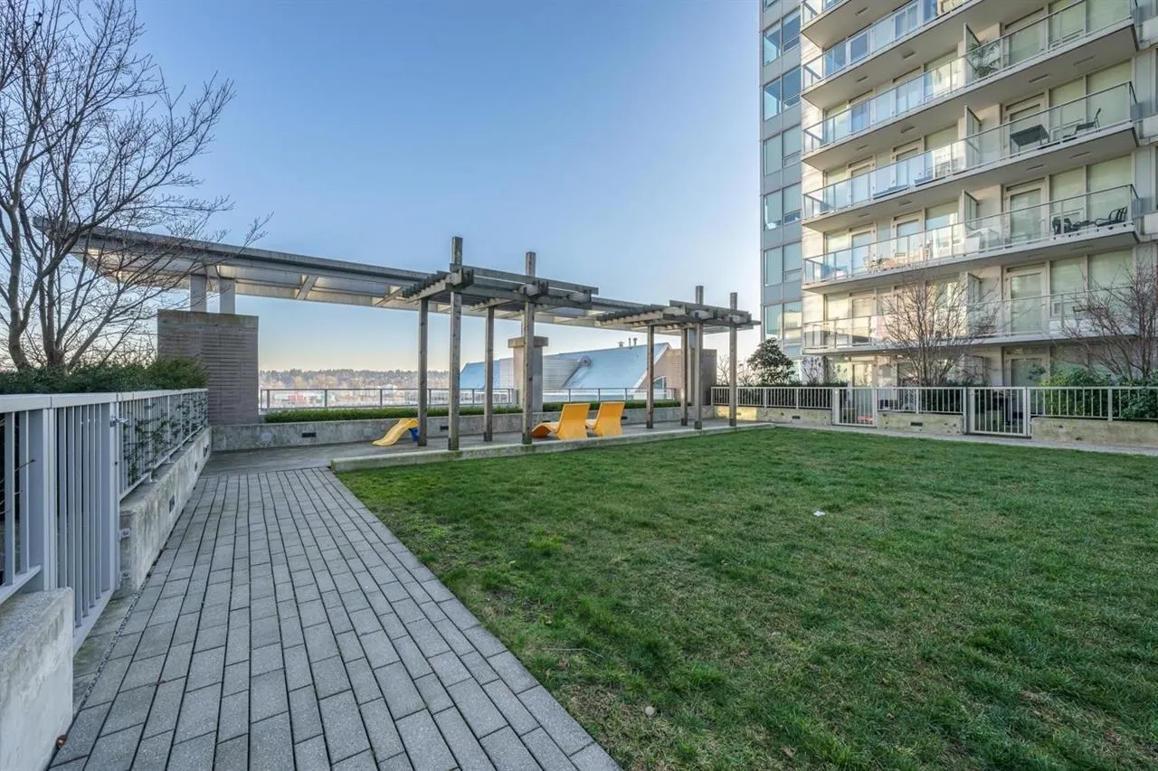 2705 908 Quayside Drive