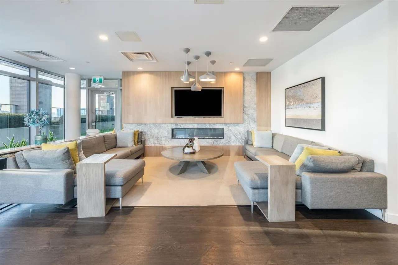 2705 908 Quayside Drive