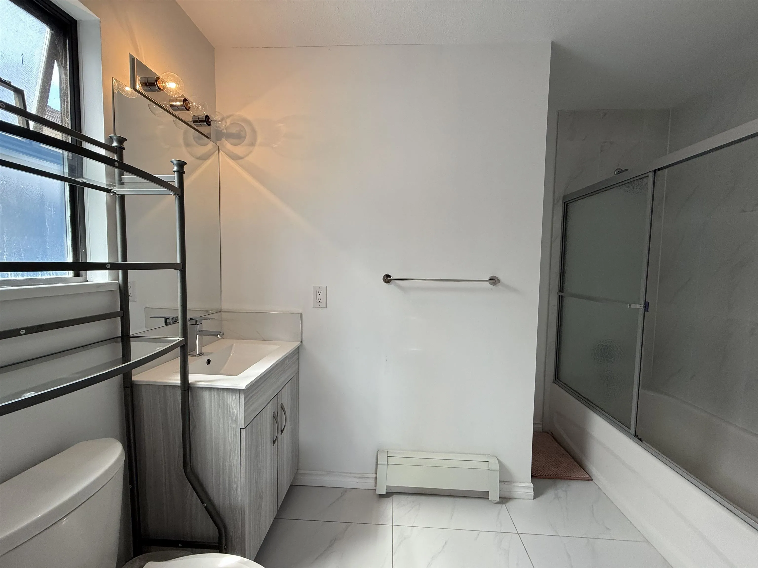 Upper Rental Su 67xx Cairns Court