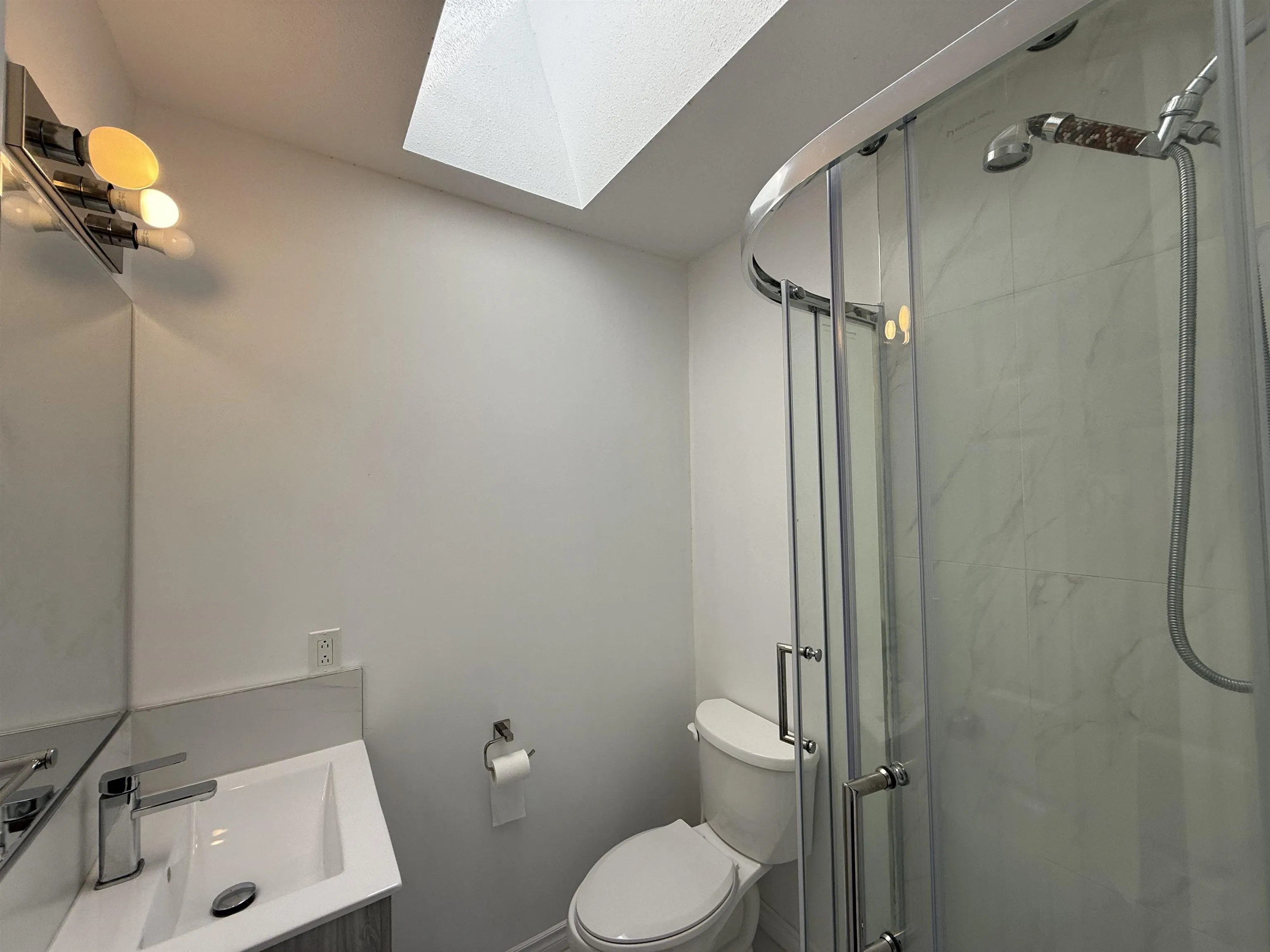Upper Rental Su 67xx Cairns Court