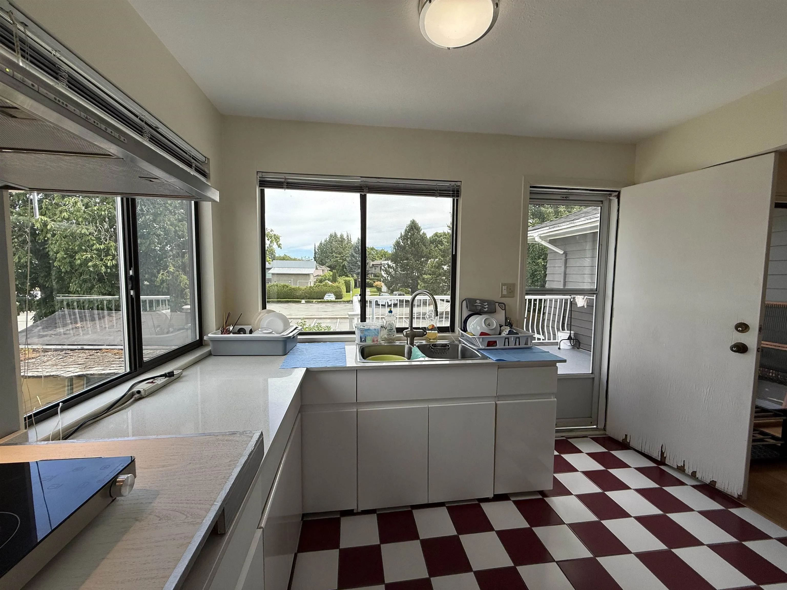 Upper Rental Su 67xx Cairns Court