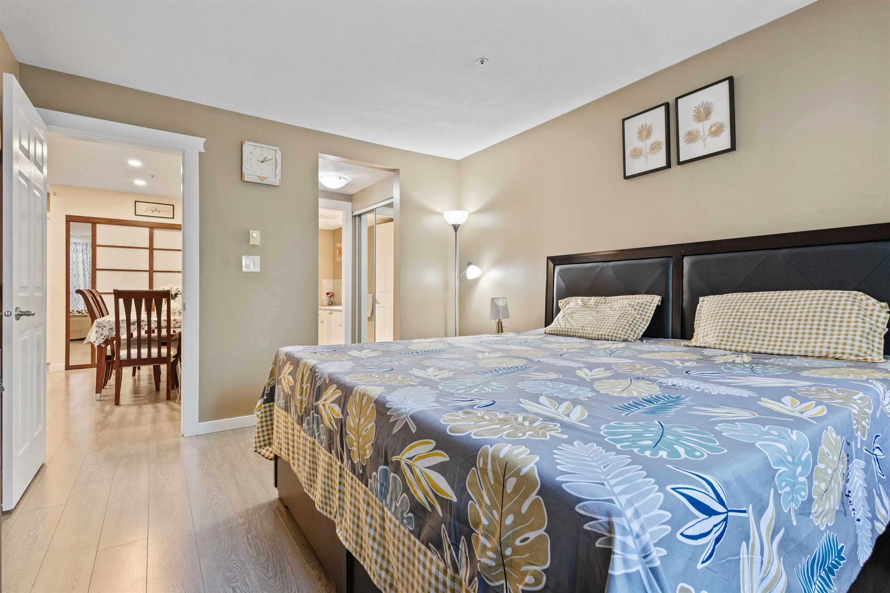 206 2526 Lakeview Crescent