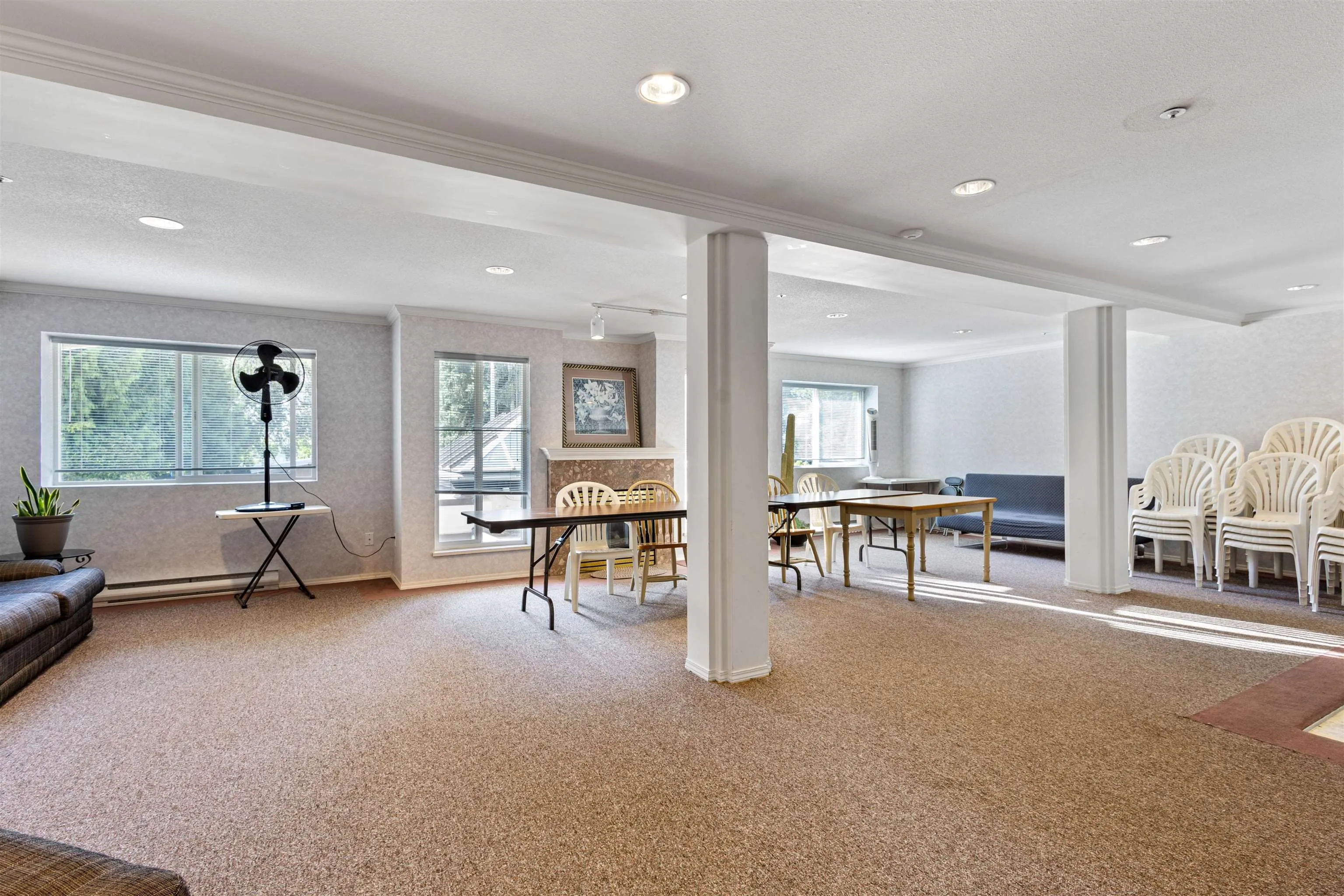 206 2526 Lakeview Crescent