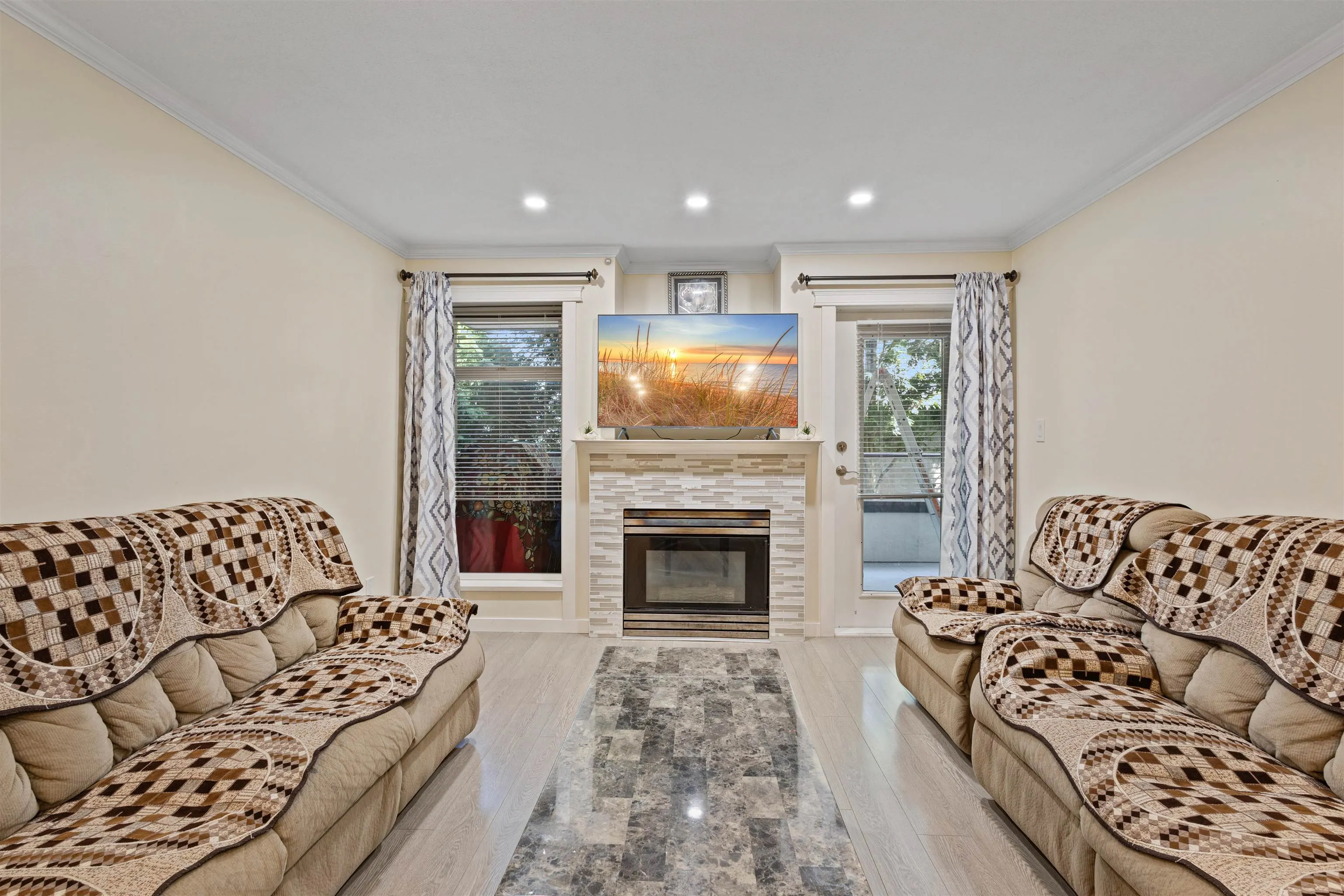 206 2526 Lakeview Crescent