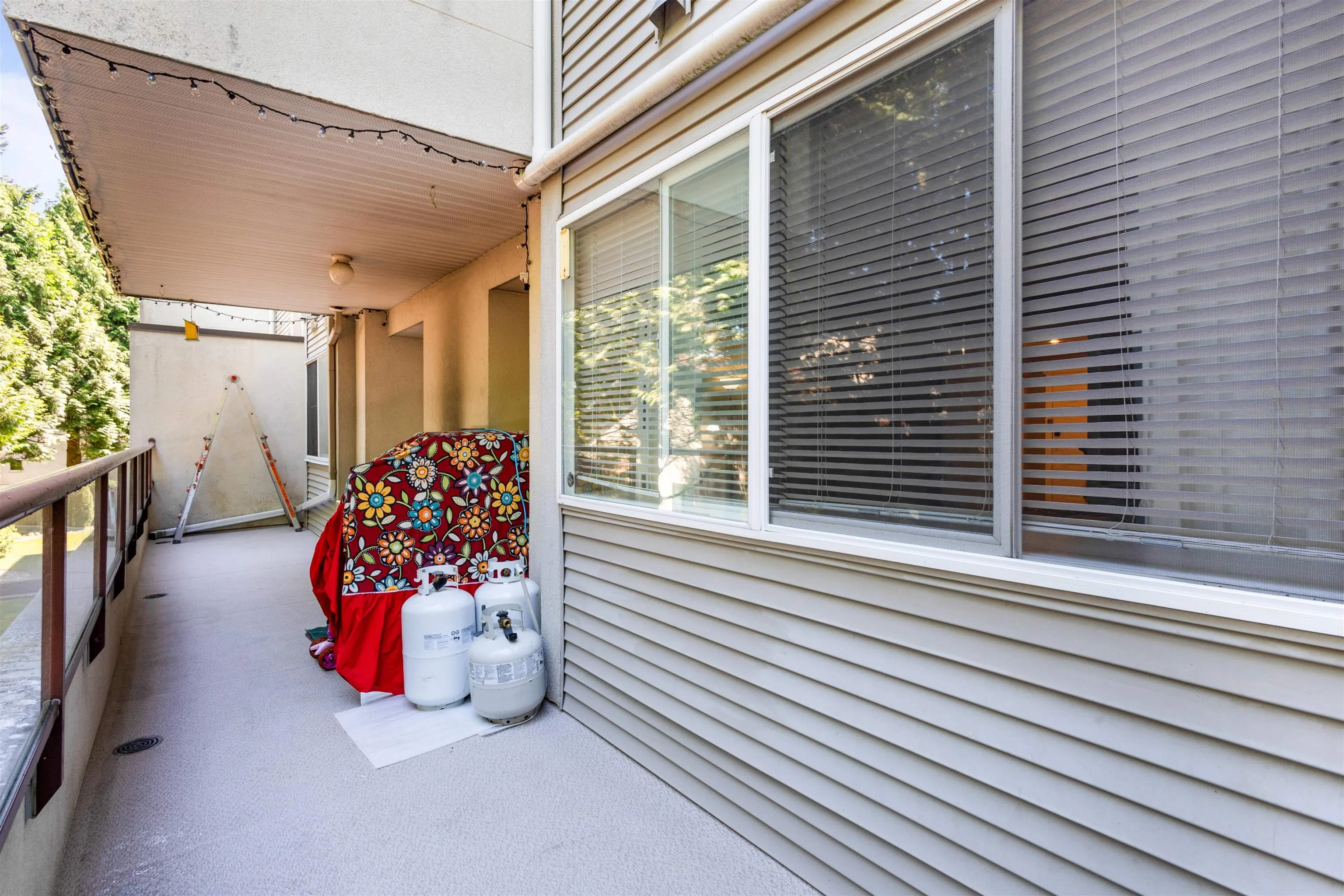 206 2526 Lakeview Crescent