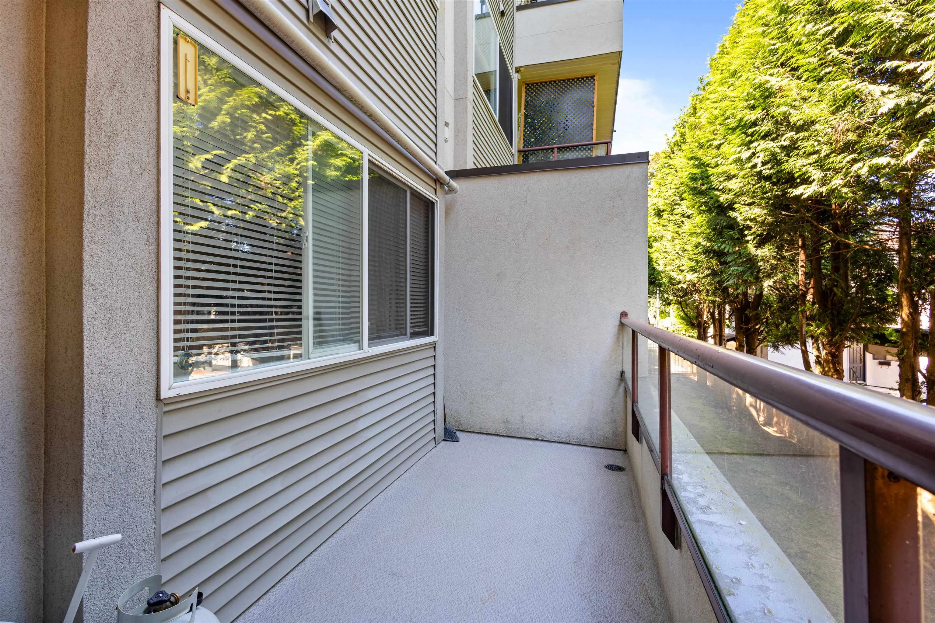 206 2526 Lakeview Crescent