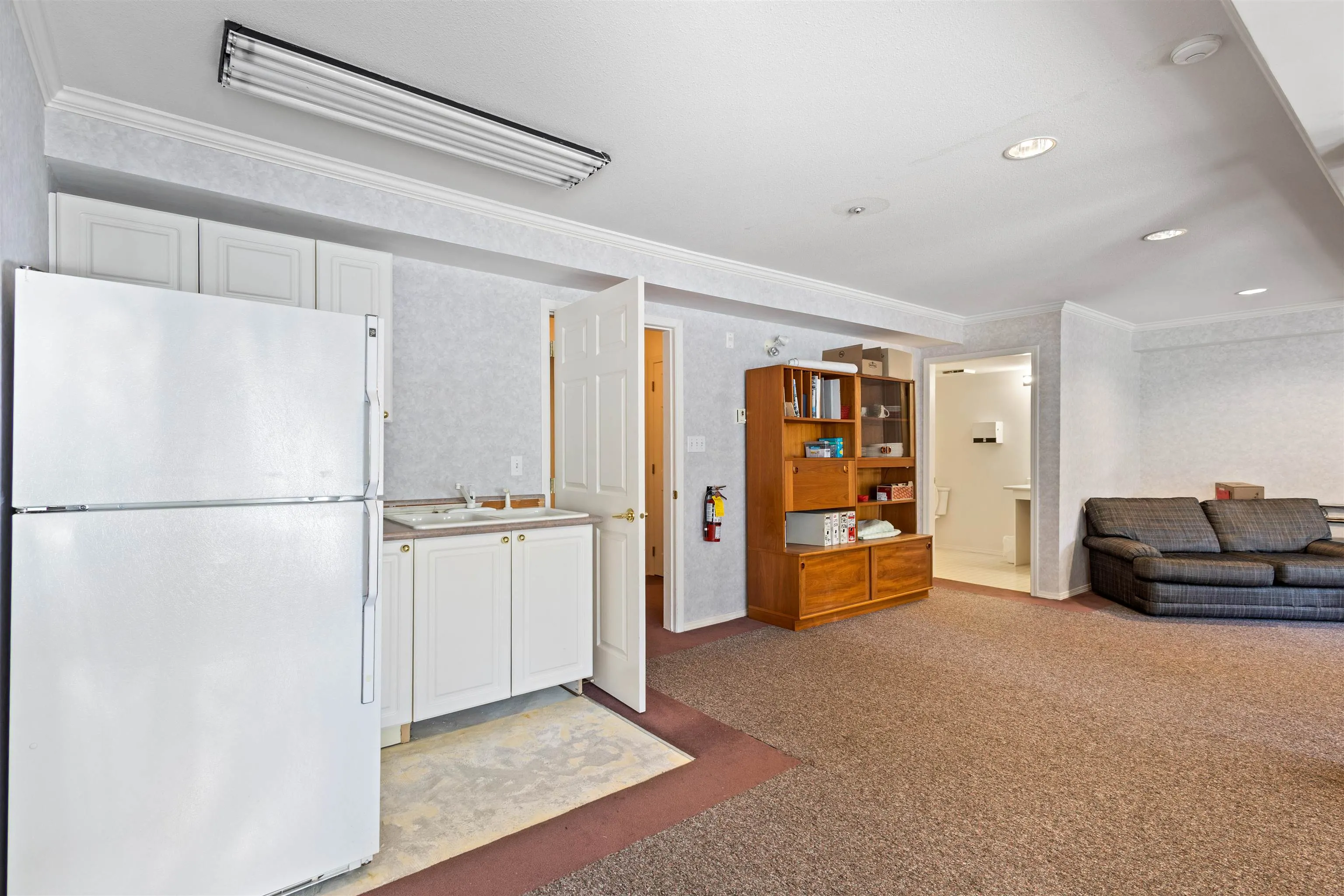 206 2526 Lakeview Crescent