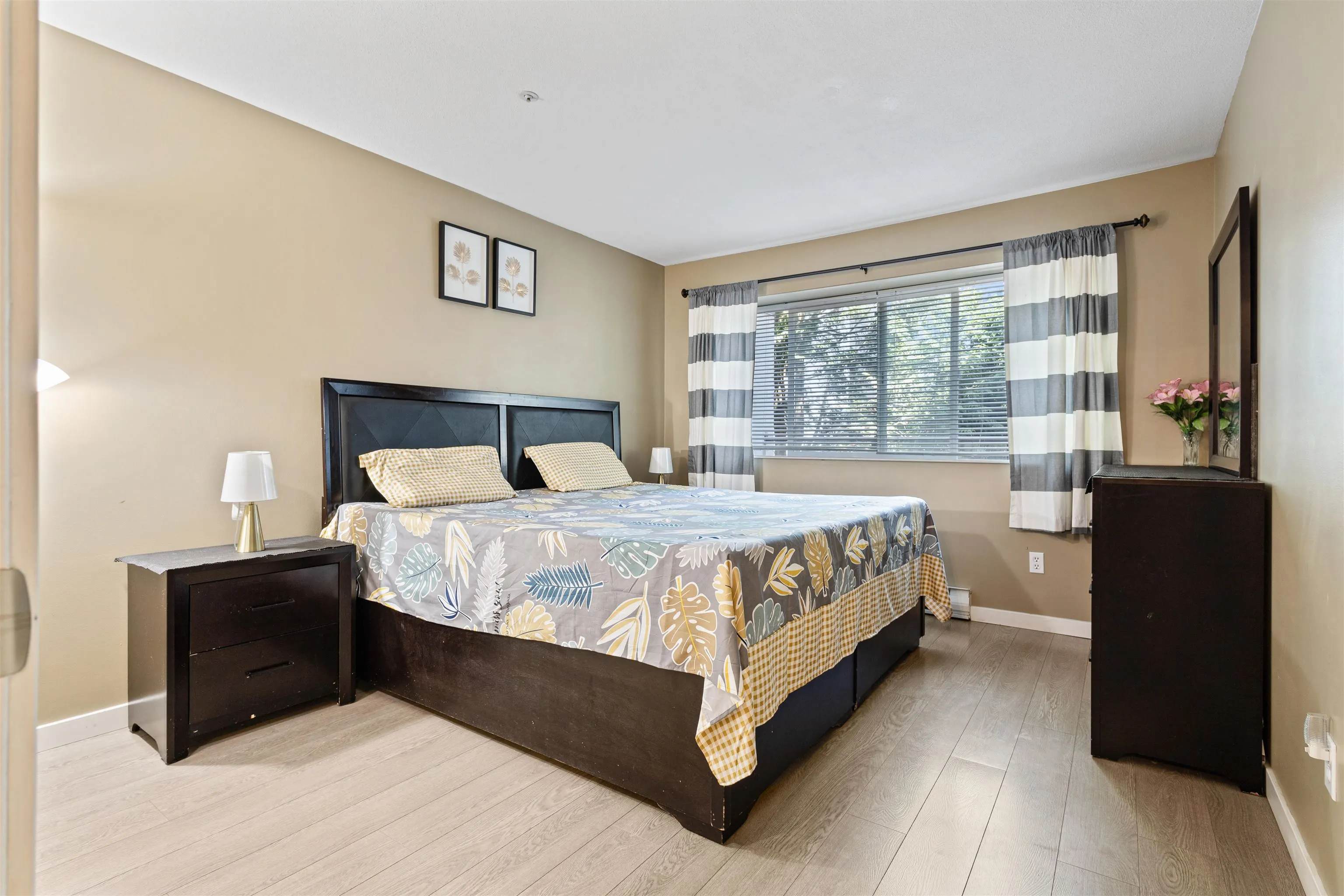 206 2526 Lakeview Crescent