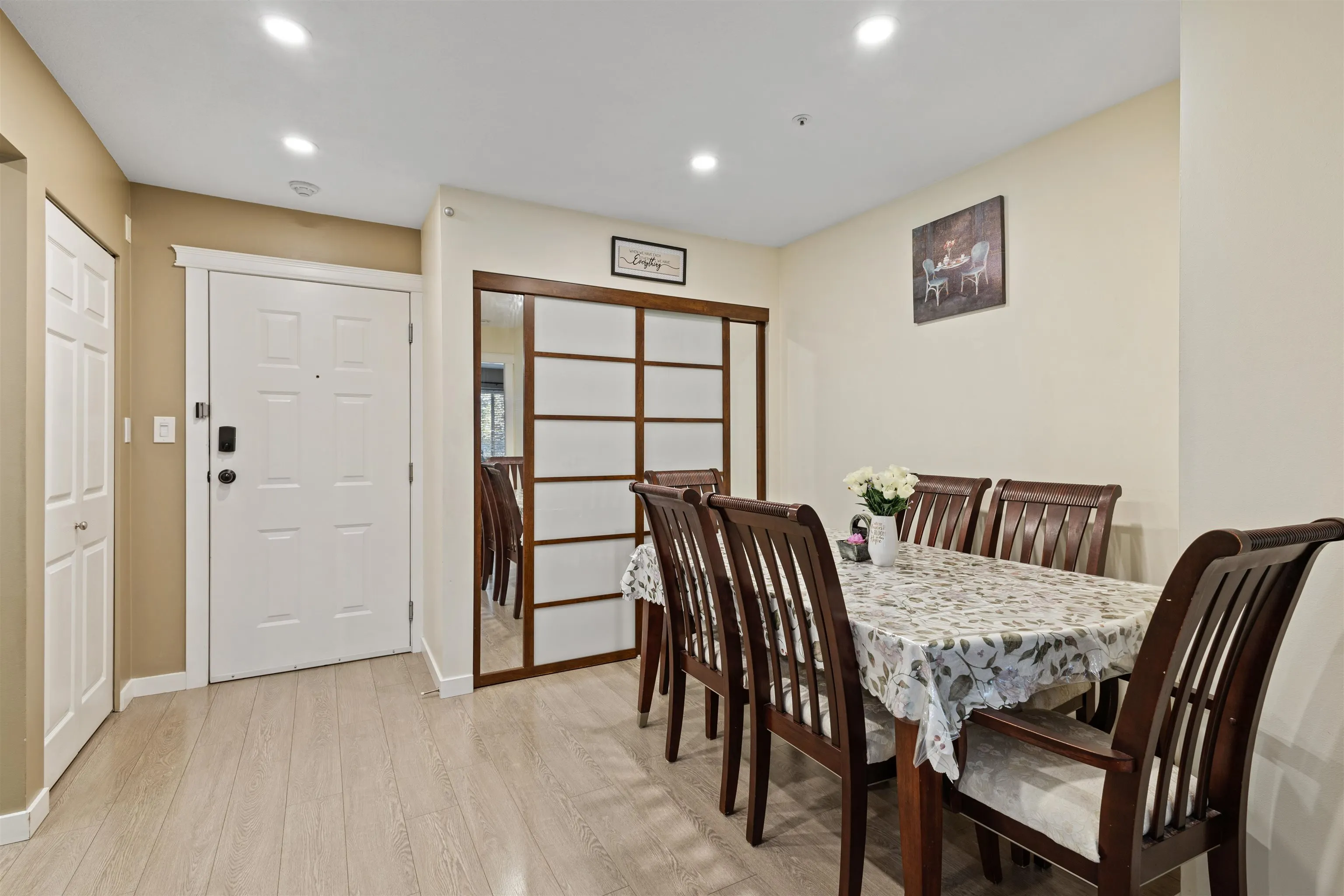 206 2526 Lakeview Crescent