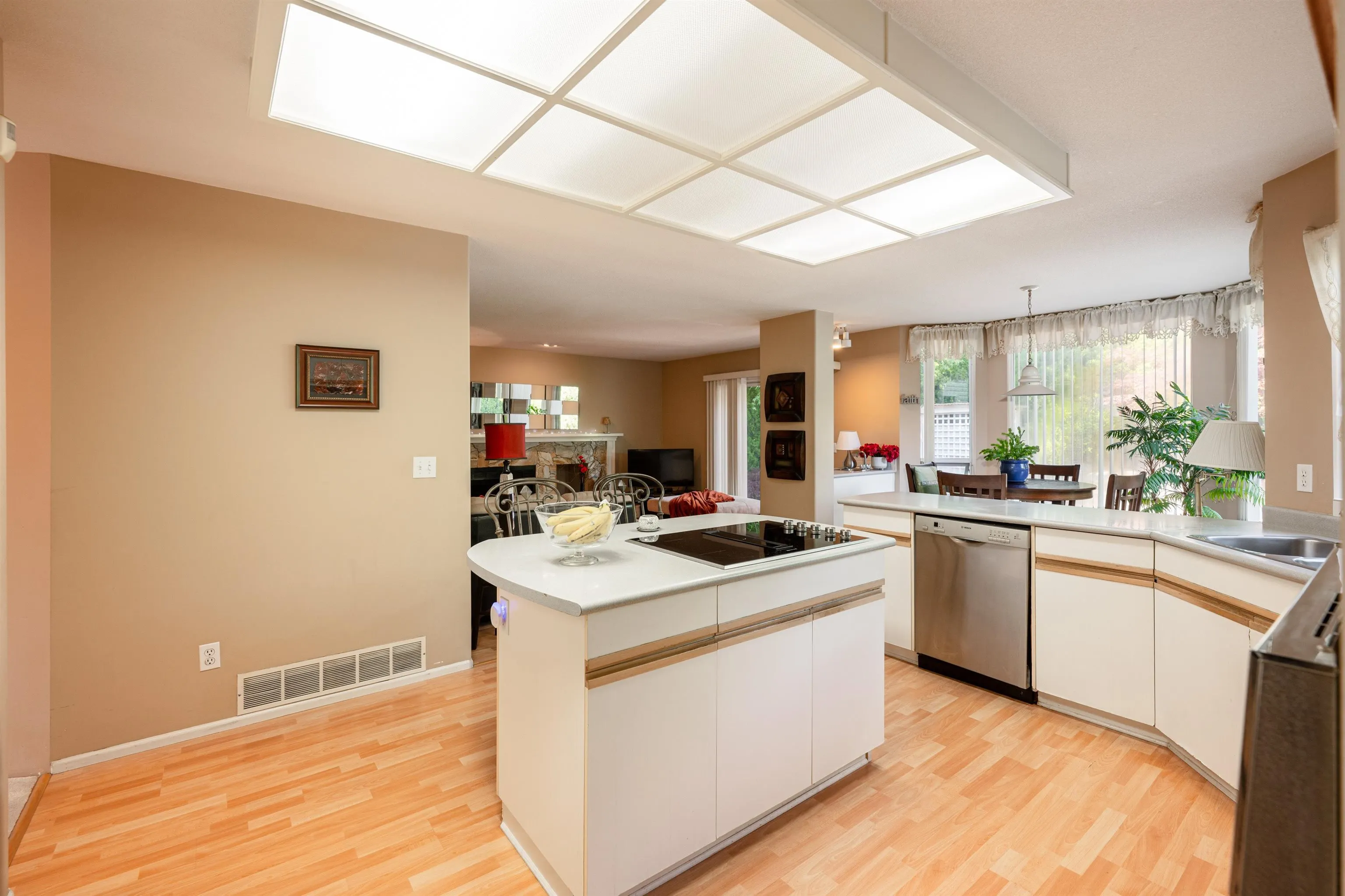 2905 Cliffrose Crescent
