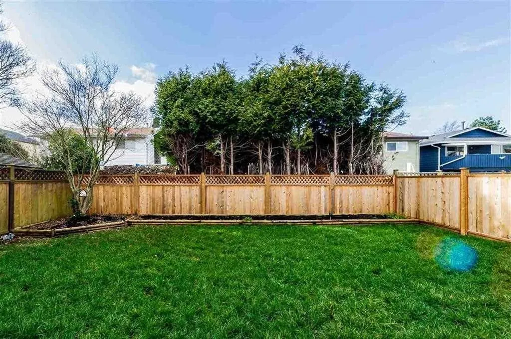 10481 Hollybank Drive