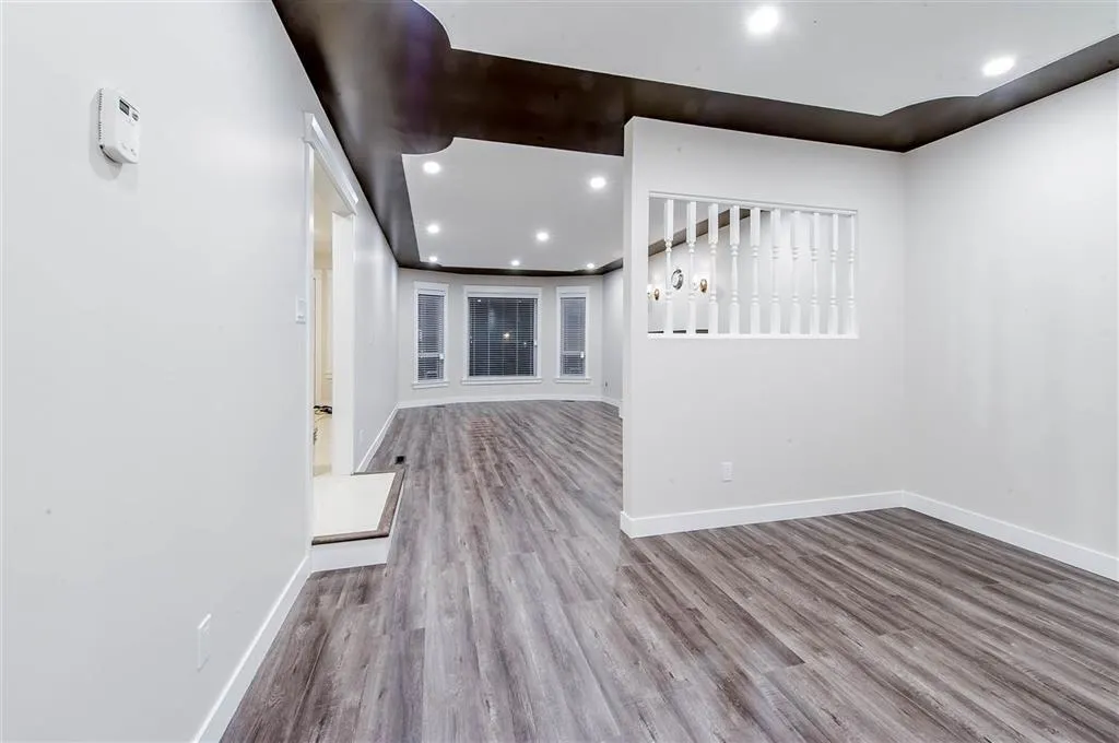 10481 Hollybank Drive