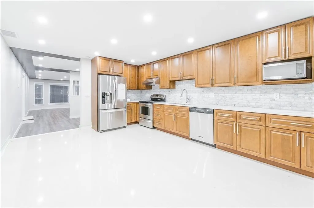 10481 Hollybank Drive