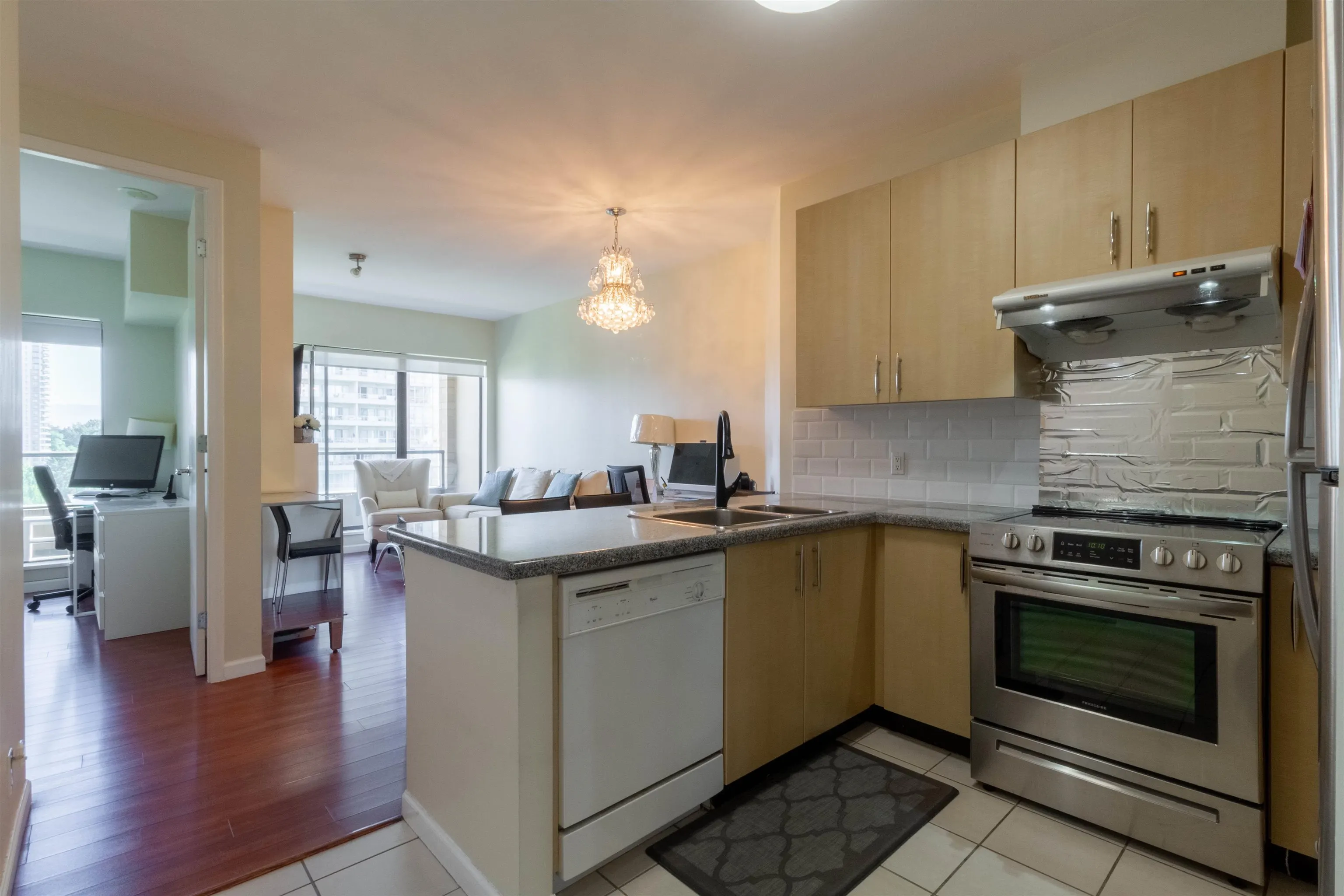 908 7368 Sandborne Avenue