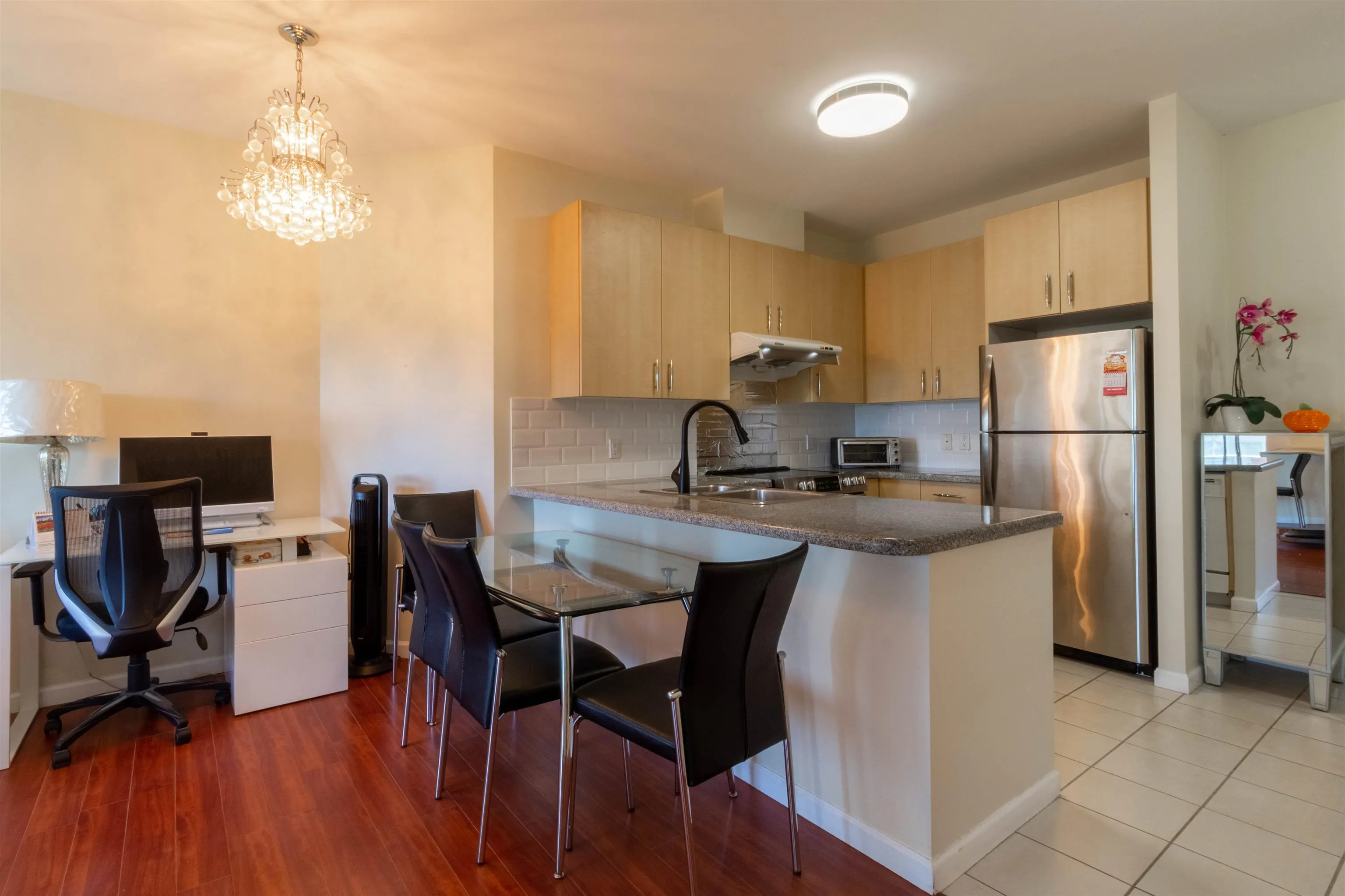 908 7368 Sandborne Avenue