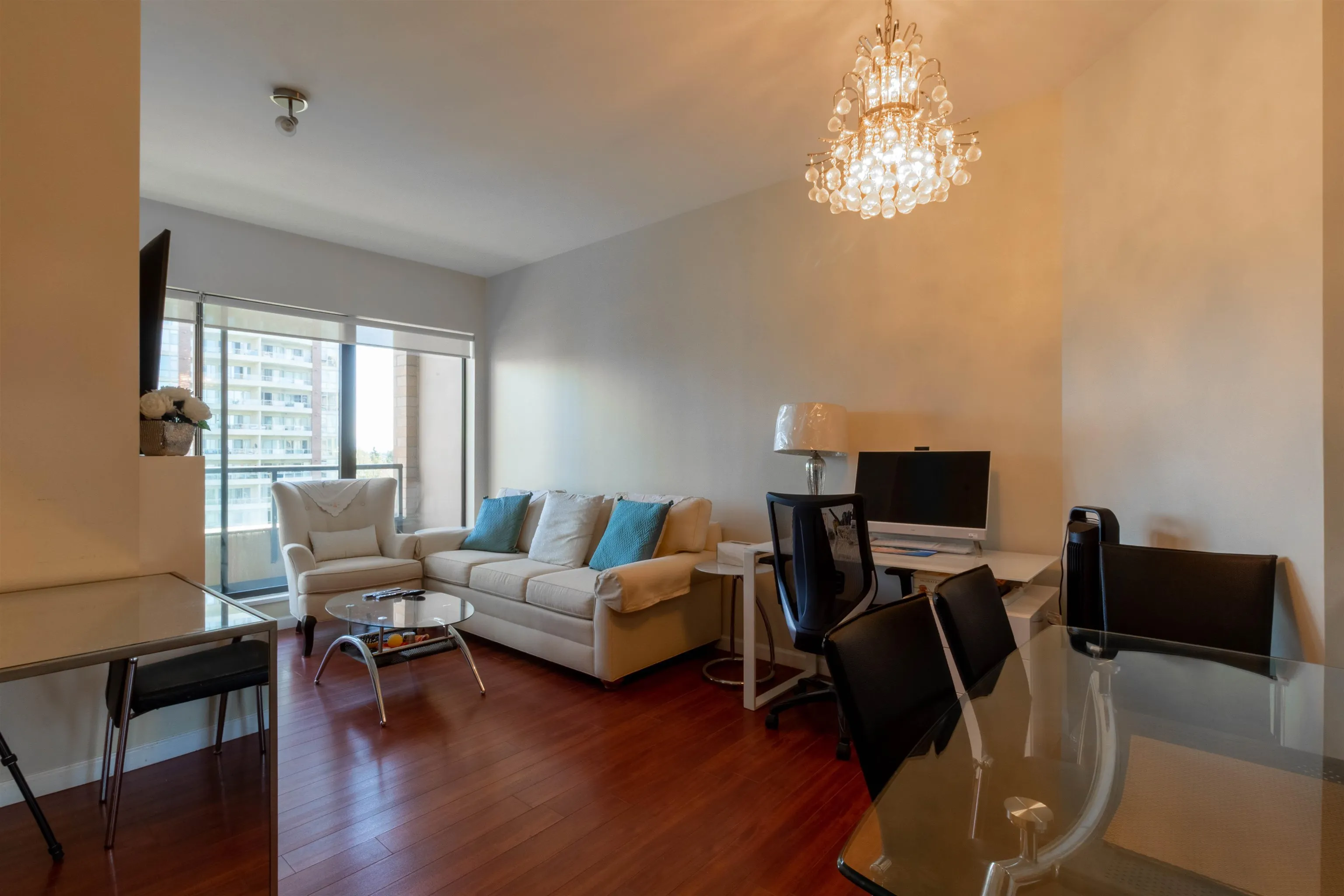 908 7368 Sandborne Avenue