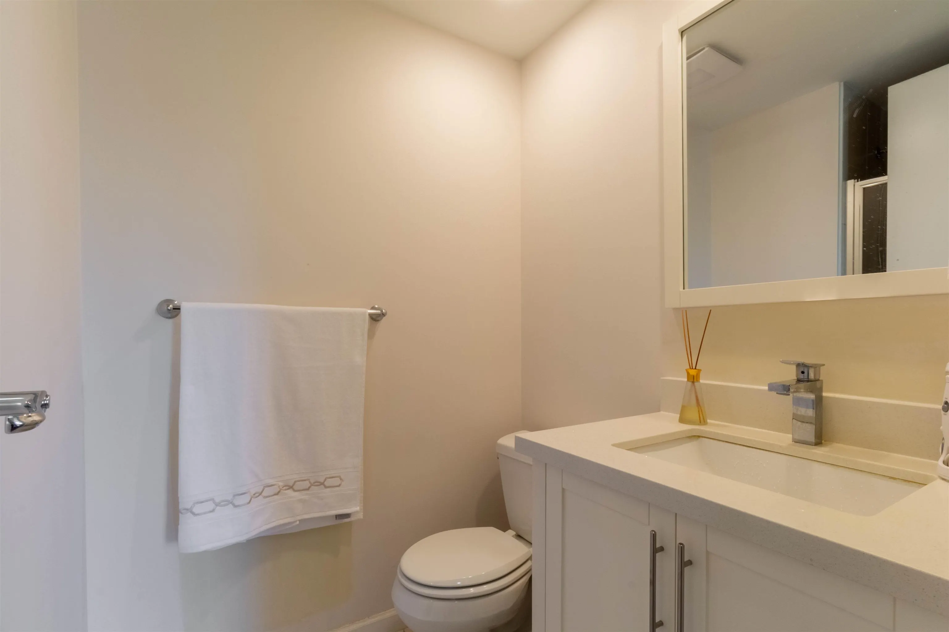 908 7368 Sandborne Avenue