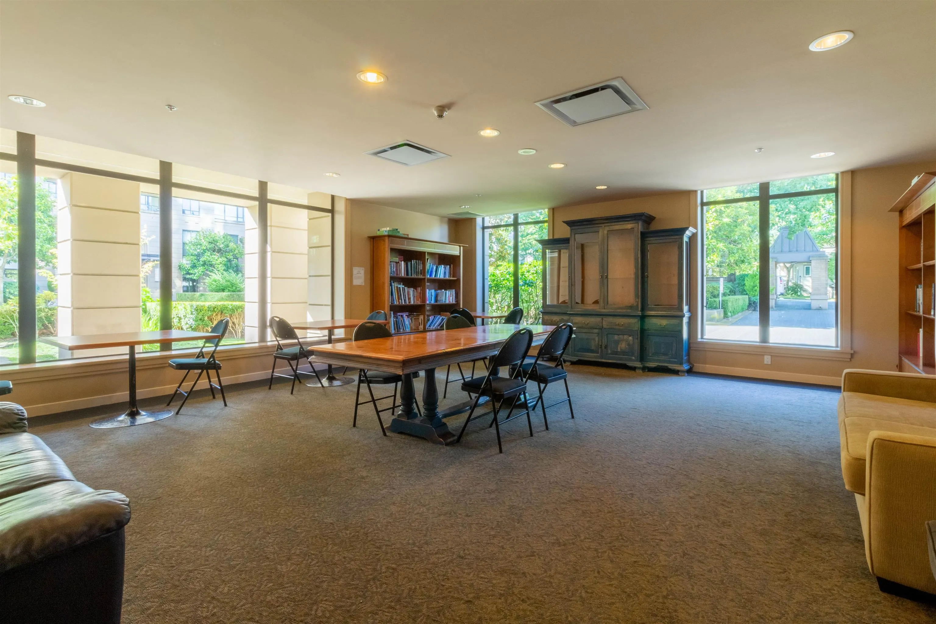 908 7368 Sandborne Avenue