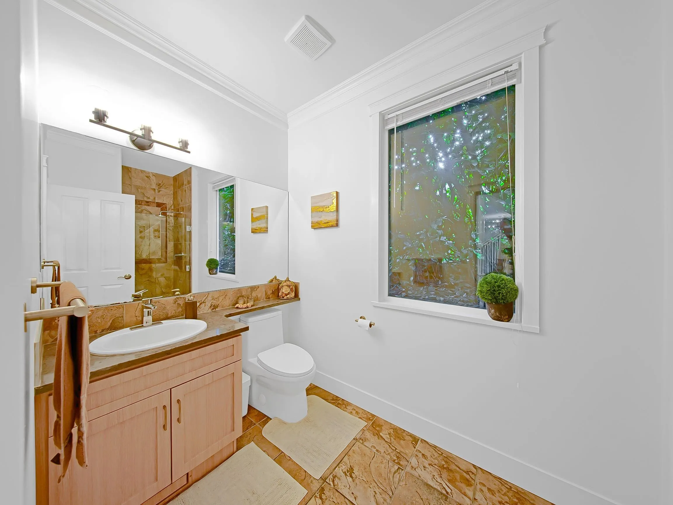 1176 W 17th Street