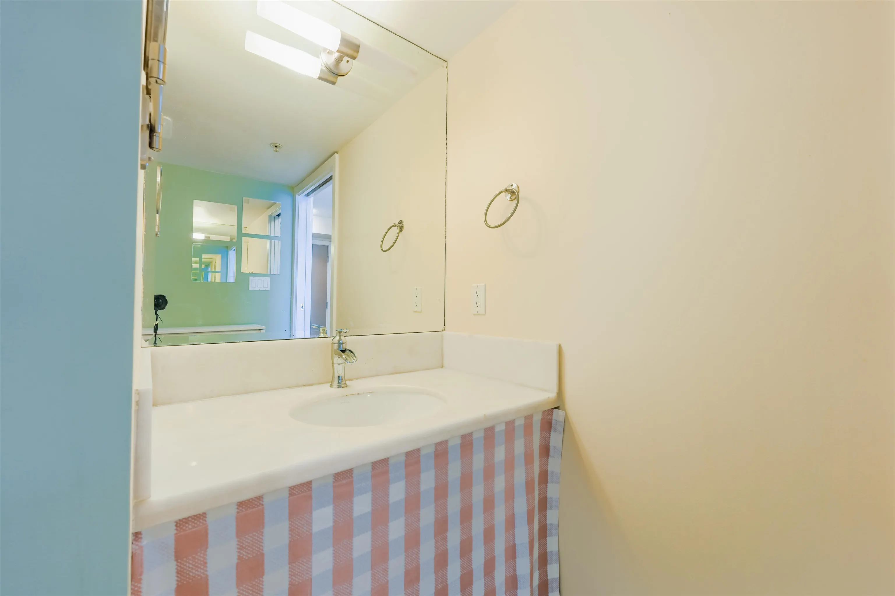 511 7888 Saba Road