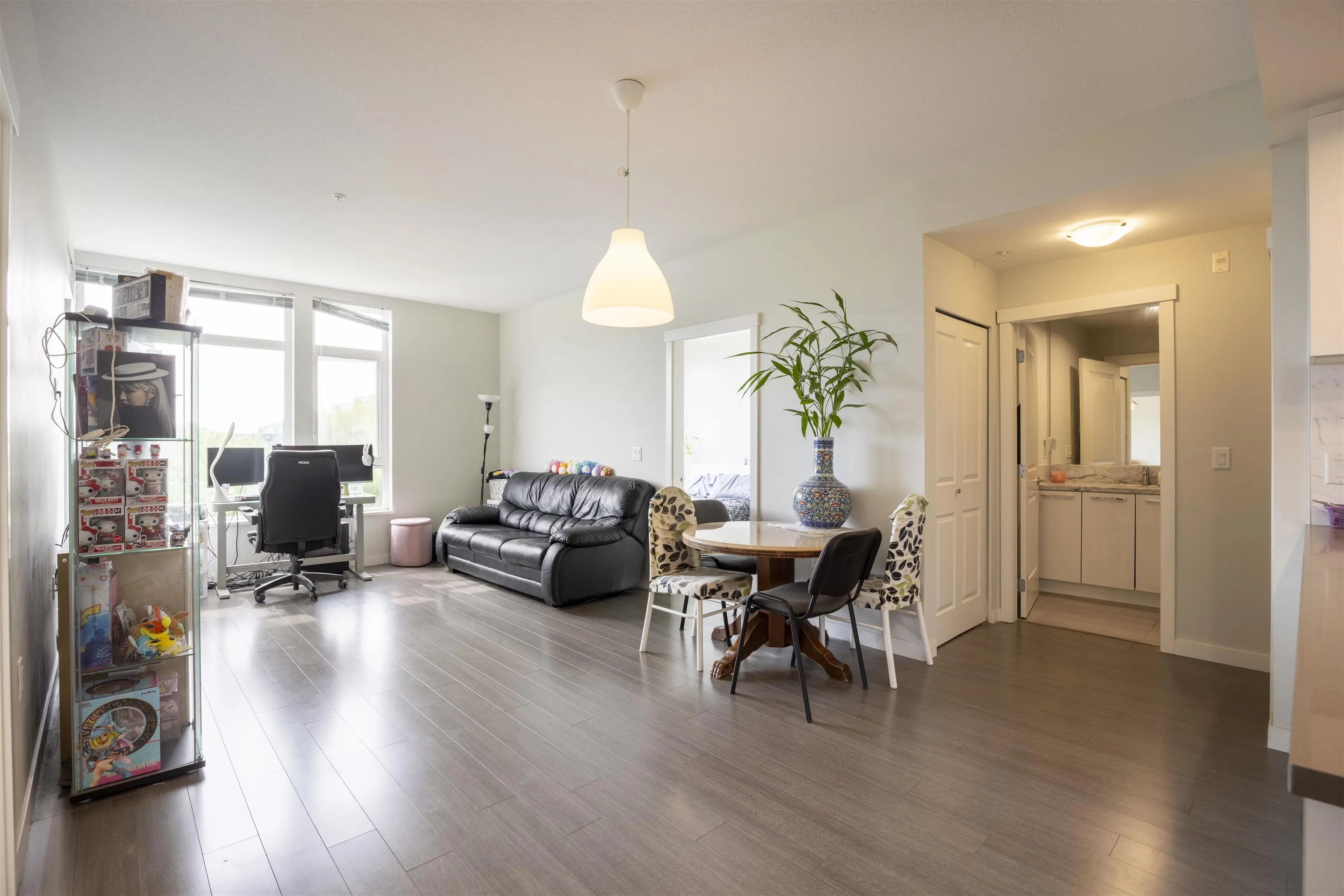 406 3263 Pierview Crescent