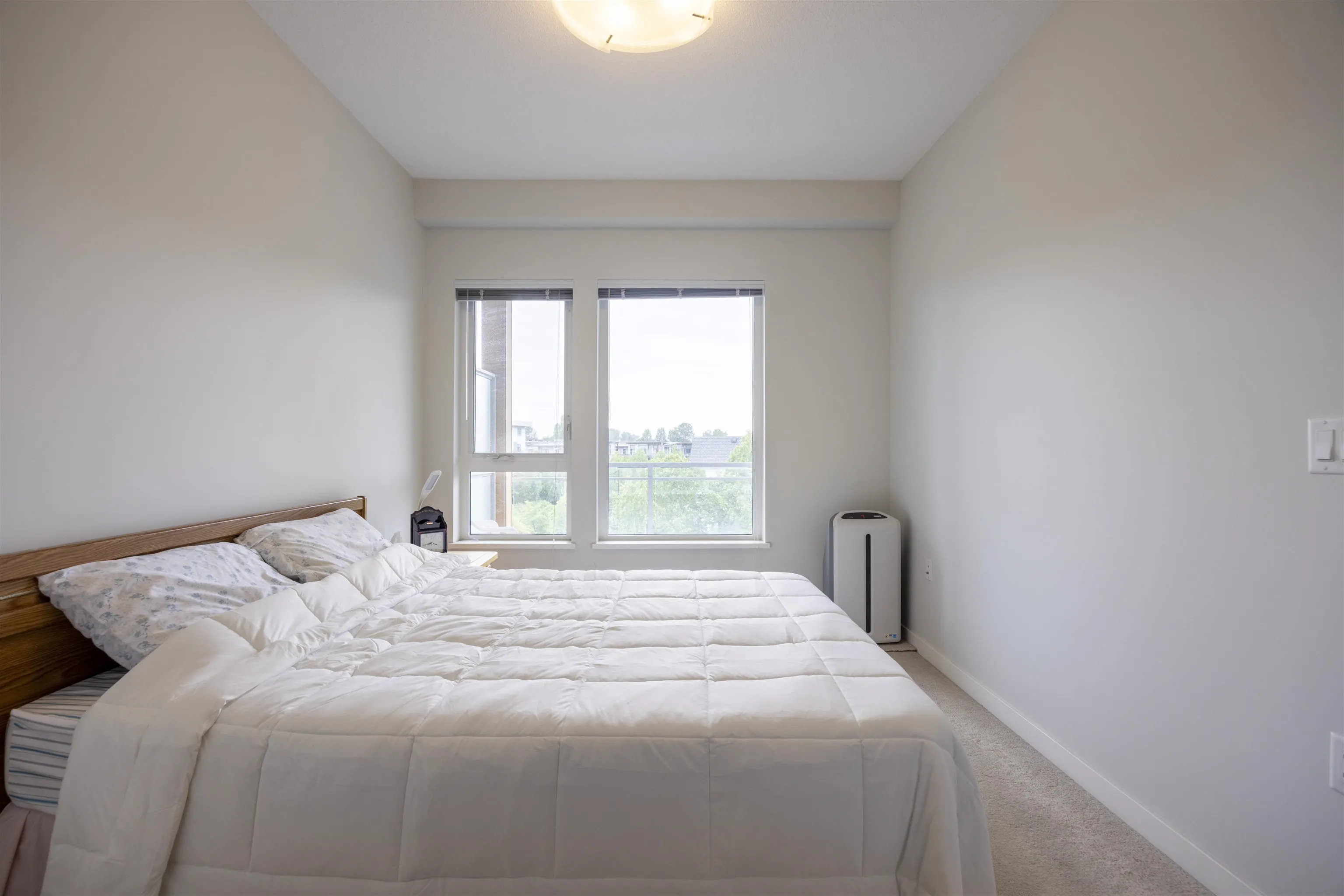 406 3263 Pierview Crescent