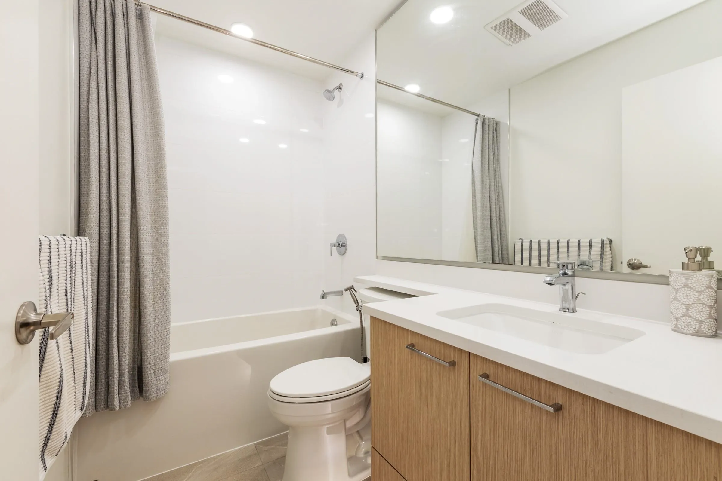 522 7588 16th Street